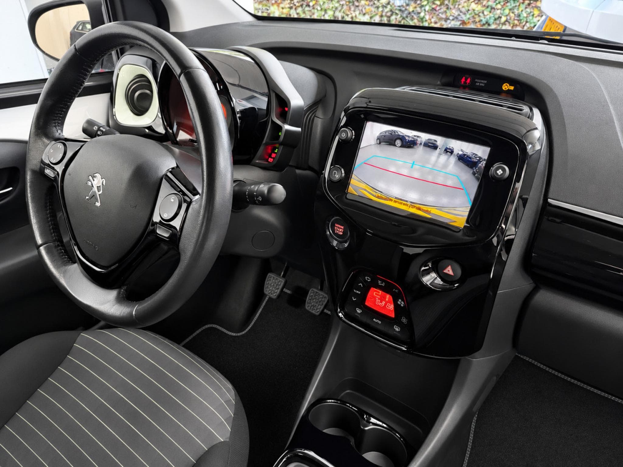 Peugeot 108 1.0 VTI Allure Top Camera Carplay (2020) - Photo 6