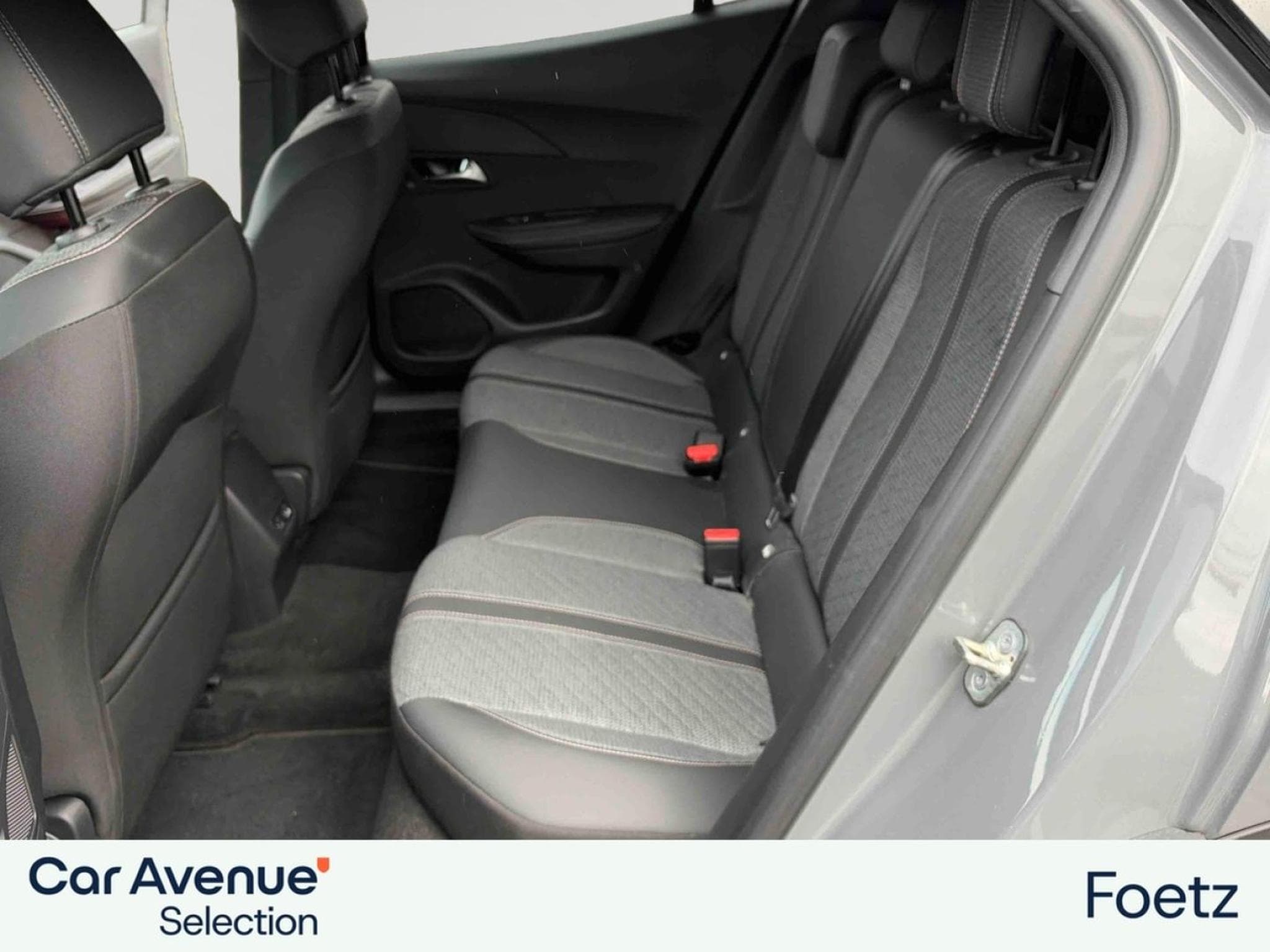 PEUGEOT 2008 1.2 Hybrid 136ch Allure e-DCS6 (2025) - Photo 9