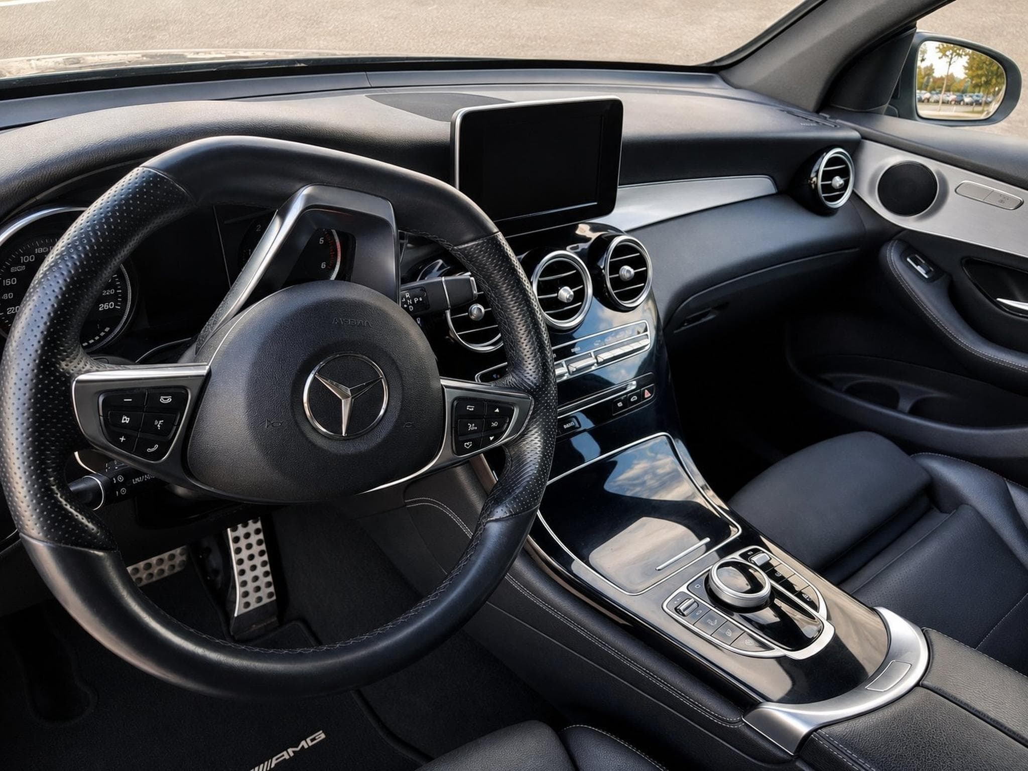 Mercedes GLC 220 AMG Line (2018) - Photo 5