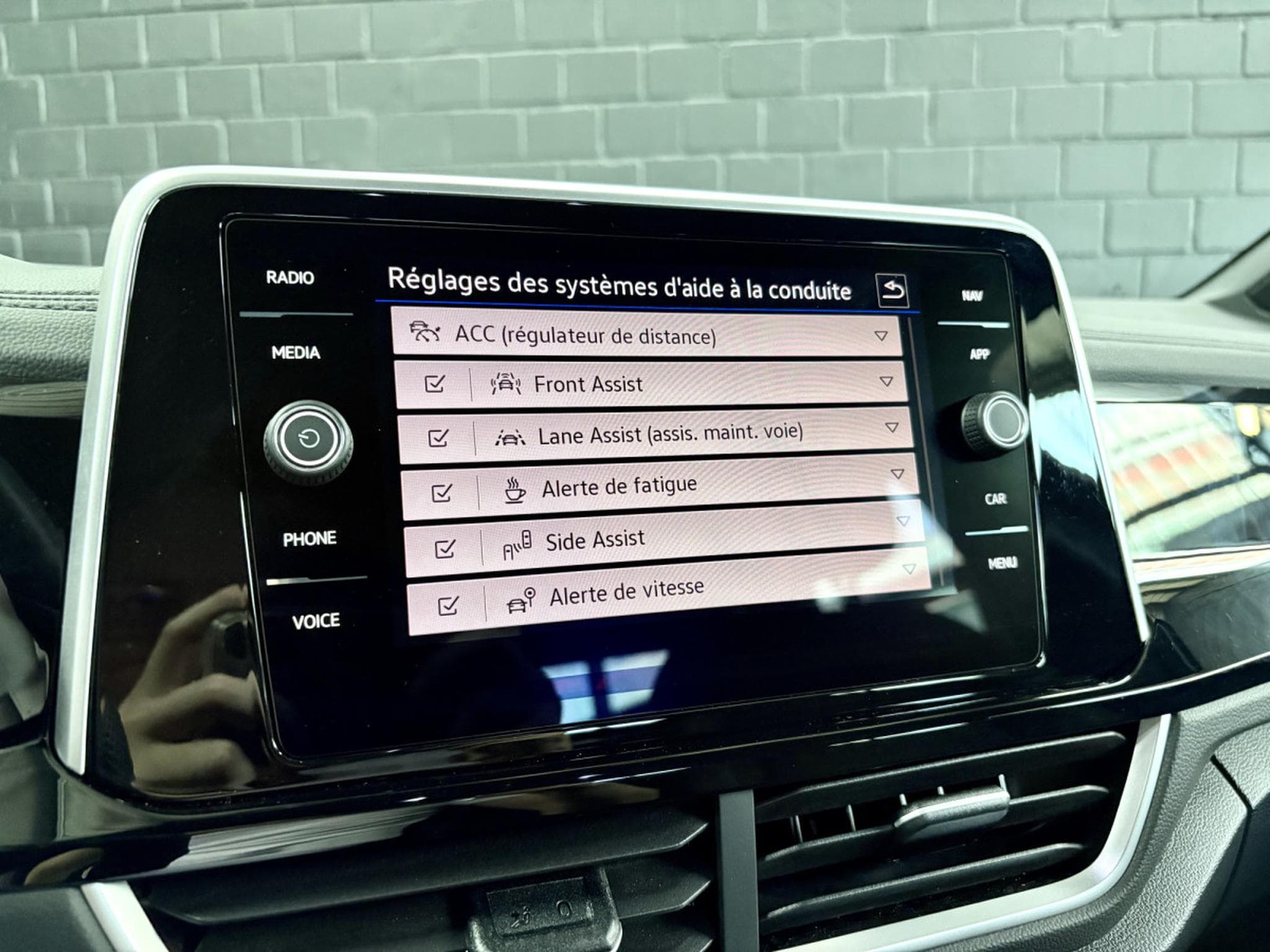 VW T-Roc R-Line Edition 1.5 TSI 150 CV DSG7 *ACC* CAM * HAYON * (2025) - Photo 19