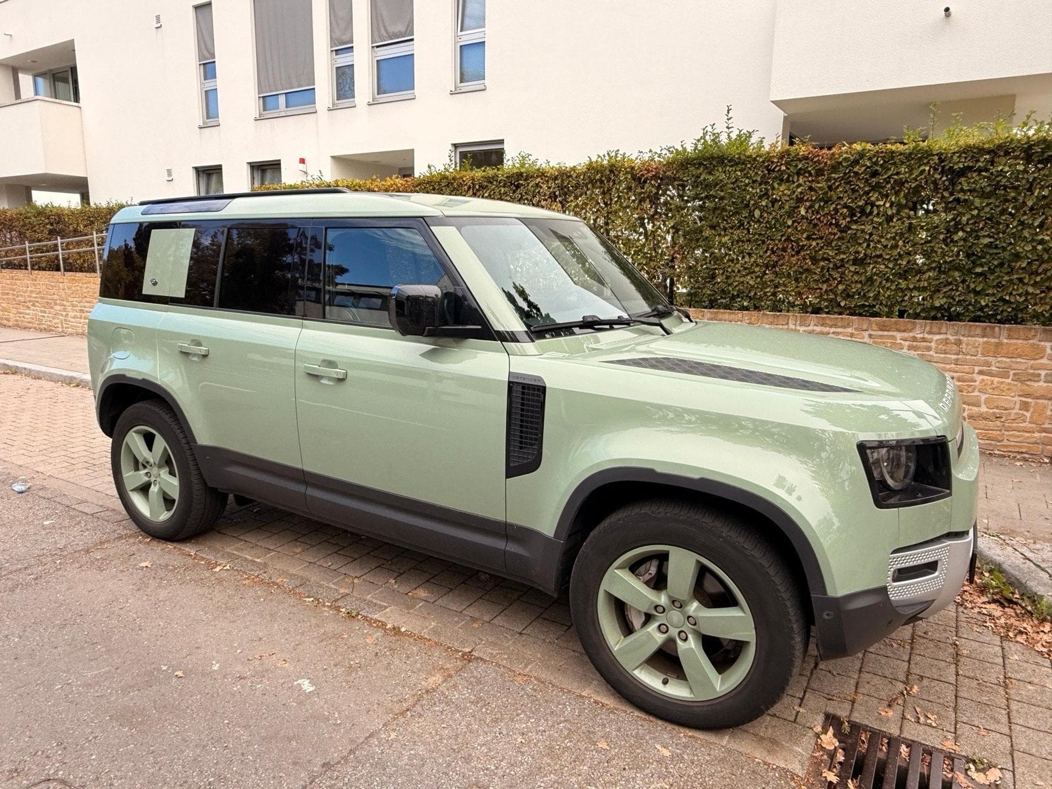 Land-Rover Defender 110 D300 75th Anniversary AWD Auto (2024) - Photo 1