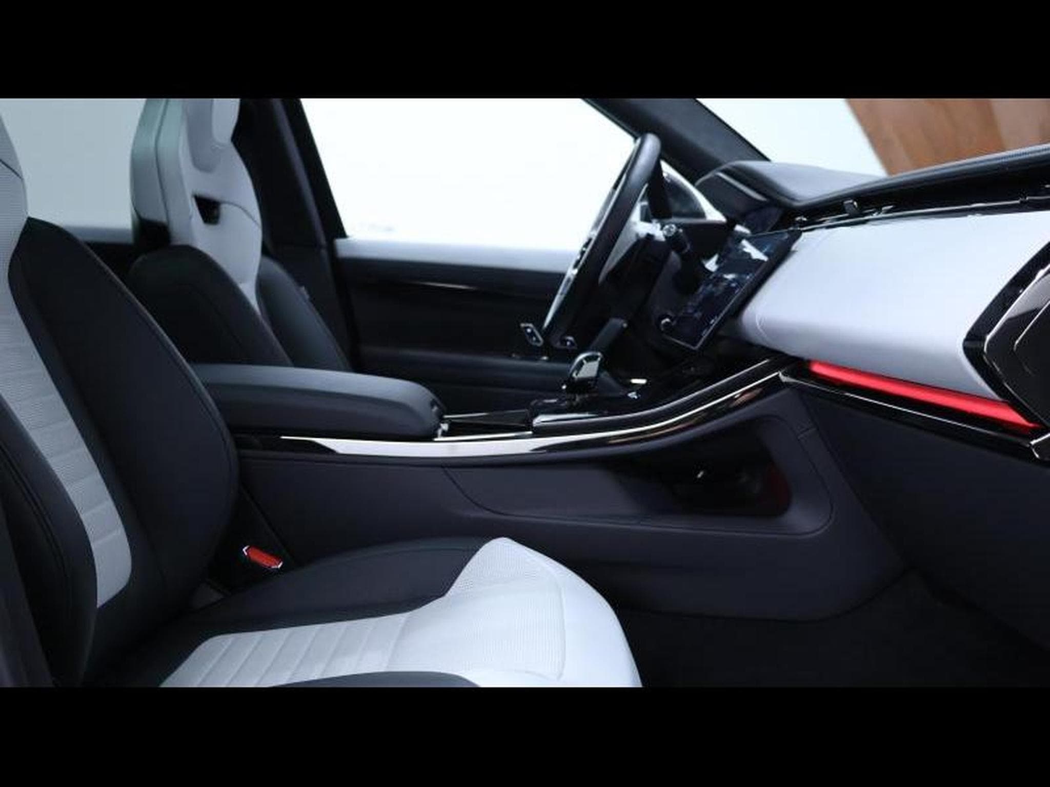 Land-Rover Range Rover Sport SV Edition One (2024) - Photo 17