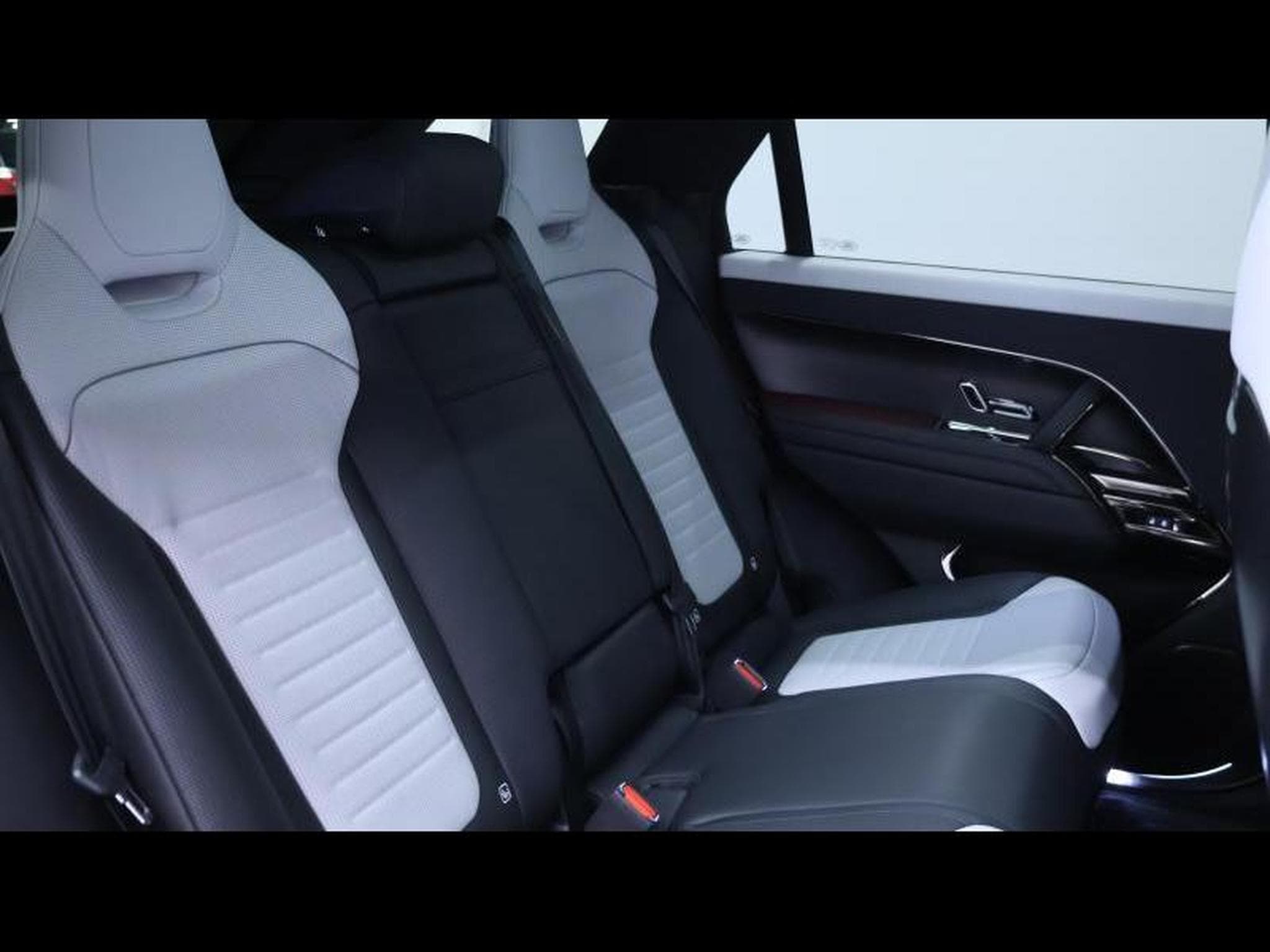 Land-Rover Range Rover Sport SV Edition One (2024) - Photo 20