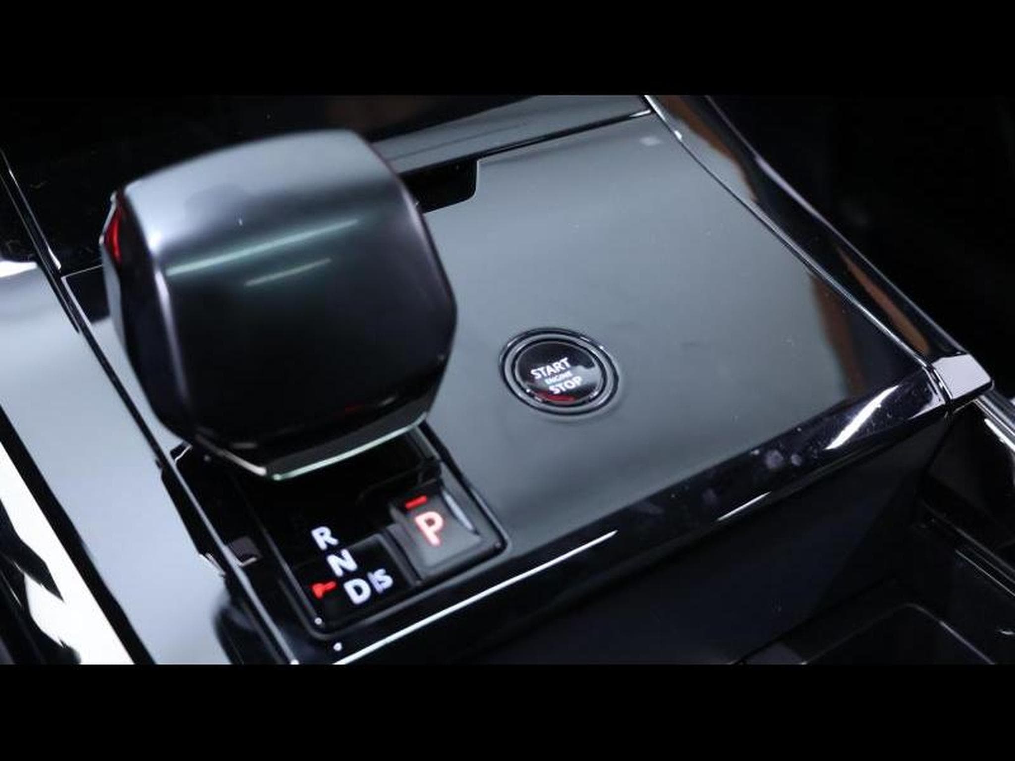 Land-Rover Range Rover Sport SV Edition One (2024) - Photo 32