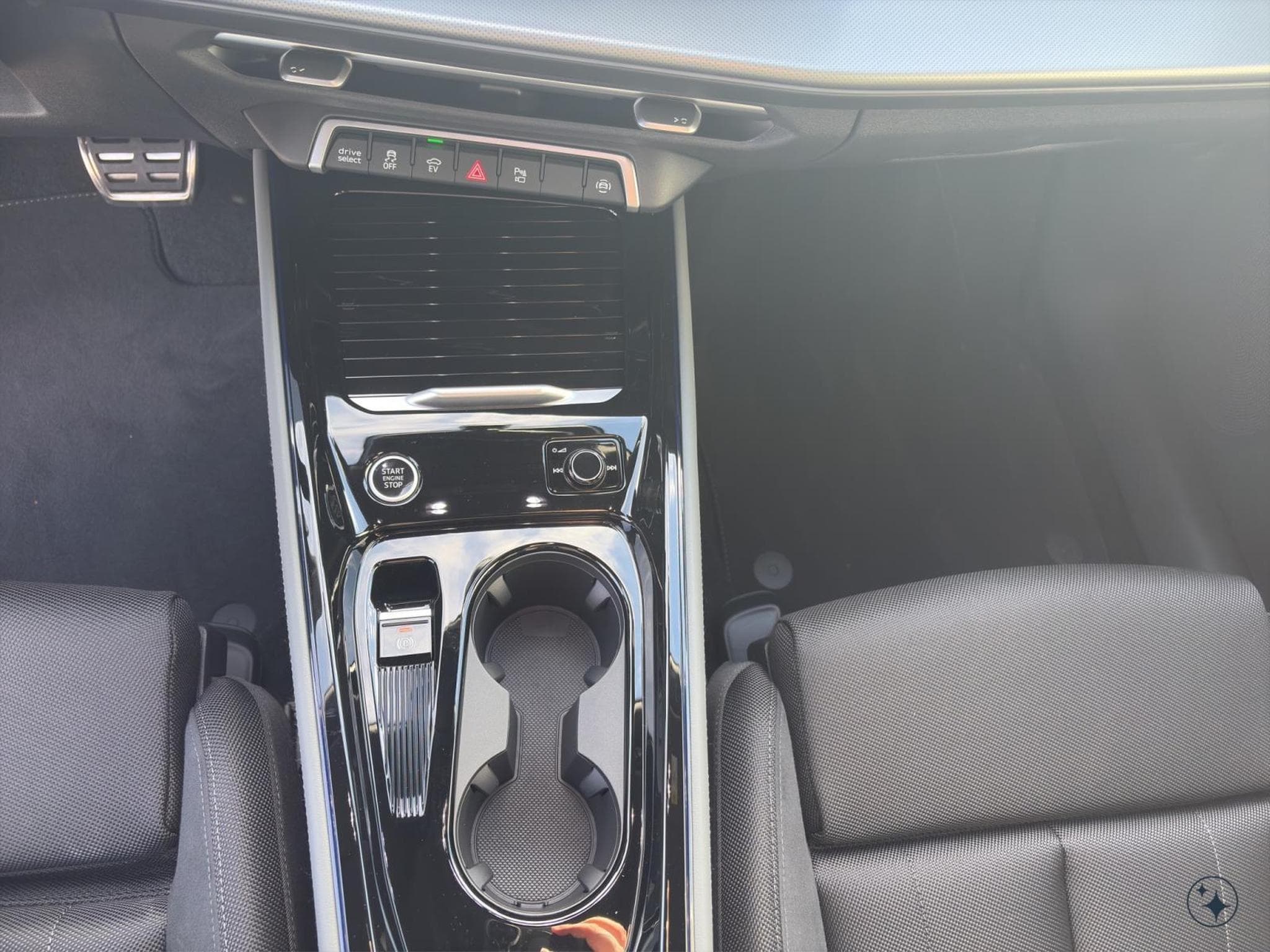 Audi Q3 Q3 Sportback e-hybrid (2026) - Photo 13