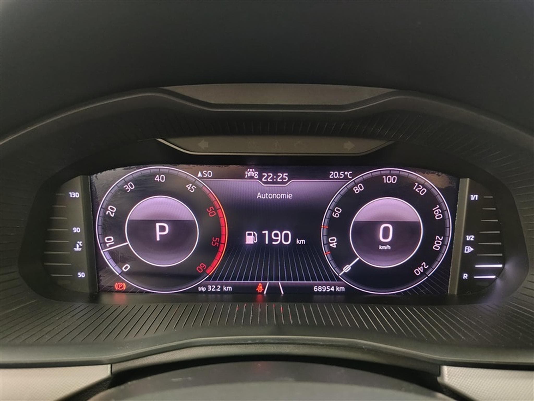 Skoda Scala 1.6 TDi 115cv DSG Ambition NAVI / KEYLESS / PDC AV+AR / JA16 (2020) - Photo 10