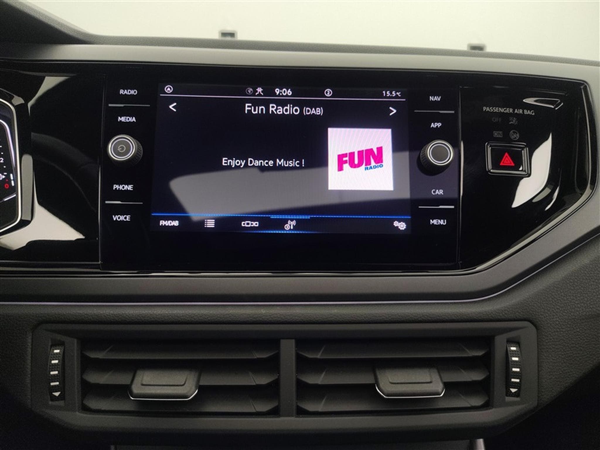 VW Taigo 1.0 TSI 110cv DSG R-Line CARPLAY / MATRIX LED / TO PANO (2024) - Photo 11