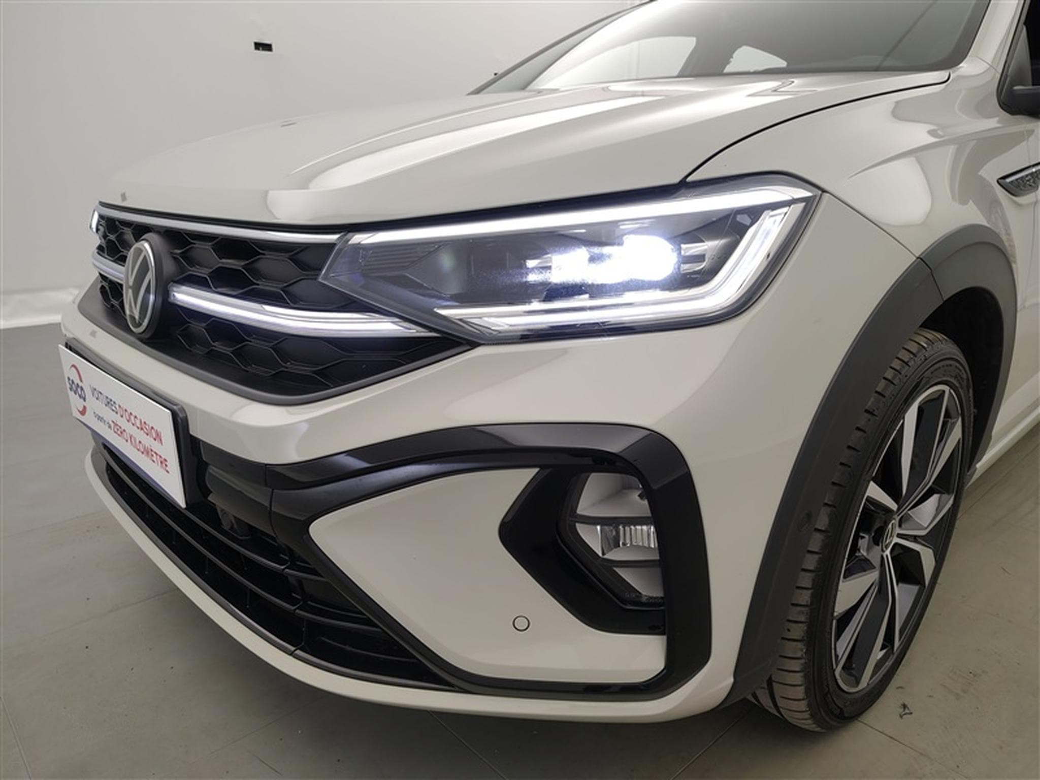 VW Taigo 1.0 TSI 110cv DSG R-Line CARPLAY / MATRIX LED / TO PANO (2024) - Photo 15