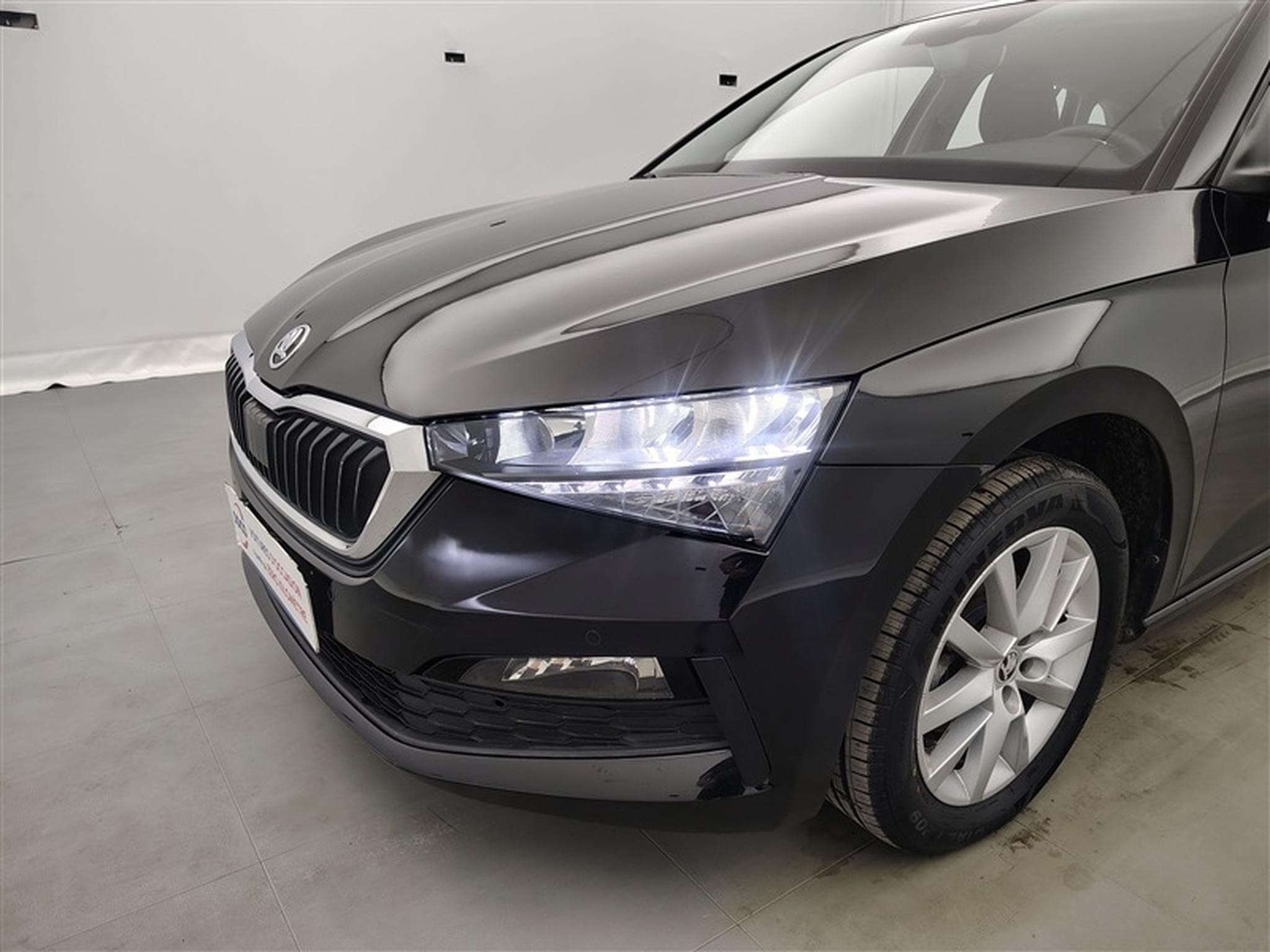 Skoda Scala 1.6 TDi 115cv DSG Ambition NAVI / KEYLESS / PDC AV+AR / JA16 (2020) - Photo 15