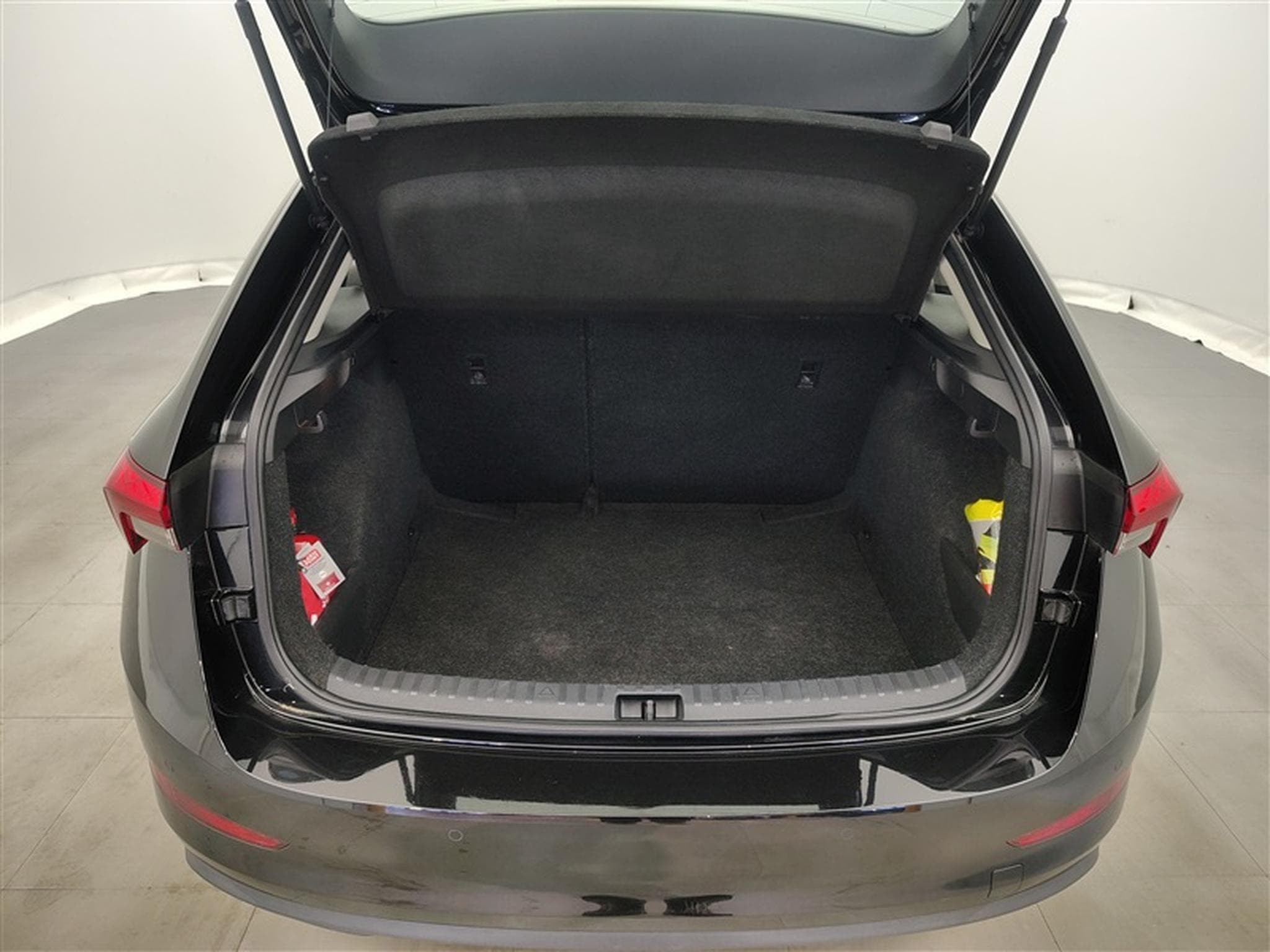 Skoda Scala 1.6 TDi 115cv DSG Ambition NAVI / KEYLESS / PDC AV+AR / JA16 (2020) - Photo 14