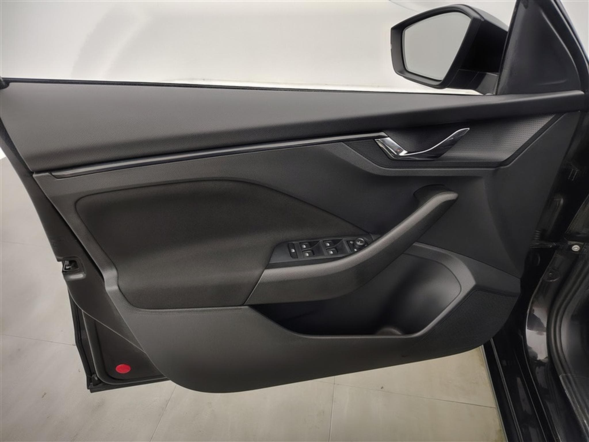 Skoda Scala 1.6 TDi 115cv DSG Ambition NAVI / KEYLESS / PDC AV+AR / JA16 (2020) - Photo 16