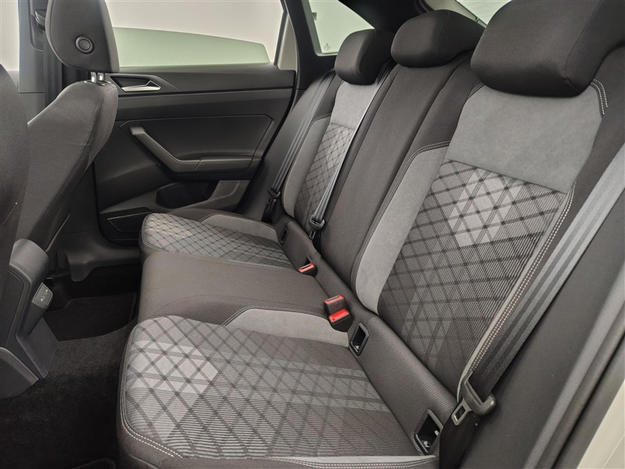 VW Taigo 1.0 TSI 110cv DSG R-Line CARPLAY / MATRIX LED / TO PANO (2024) - Photo 13
