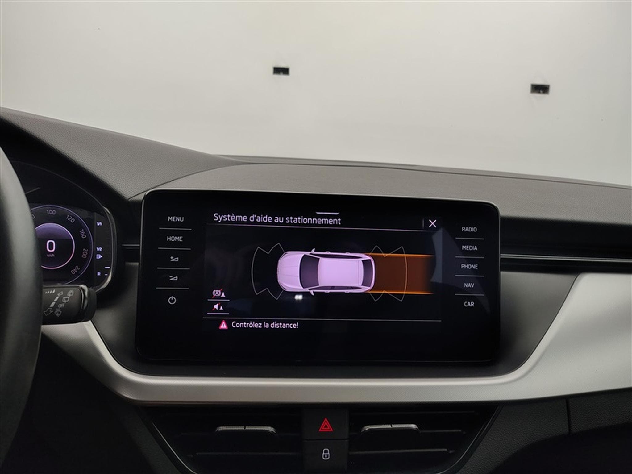 Skoda Scala 1.6 TDi 115cv DSG Ambition NAVI / KEYLESS / PDC AV+AR / JA16 (2020) - Photo 17
