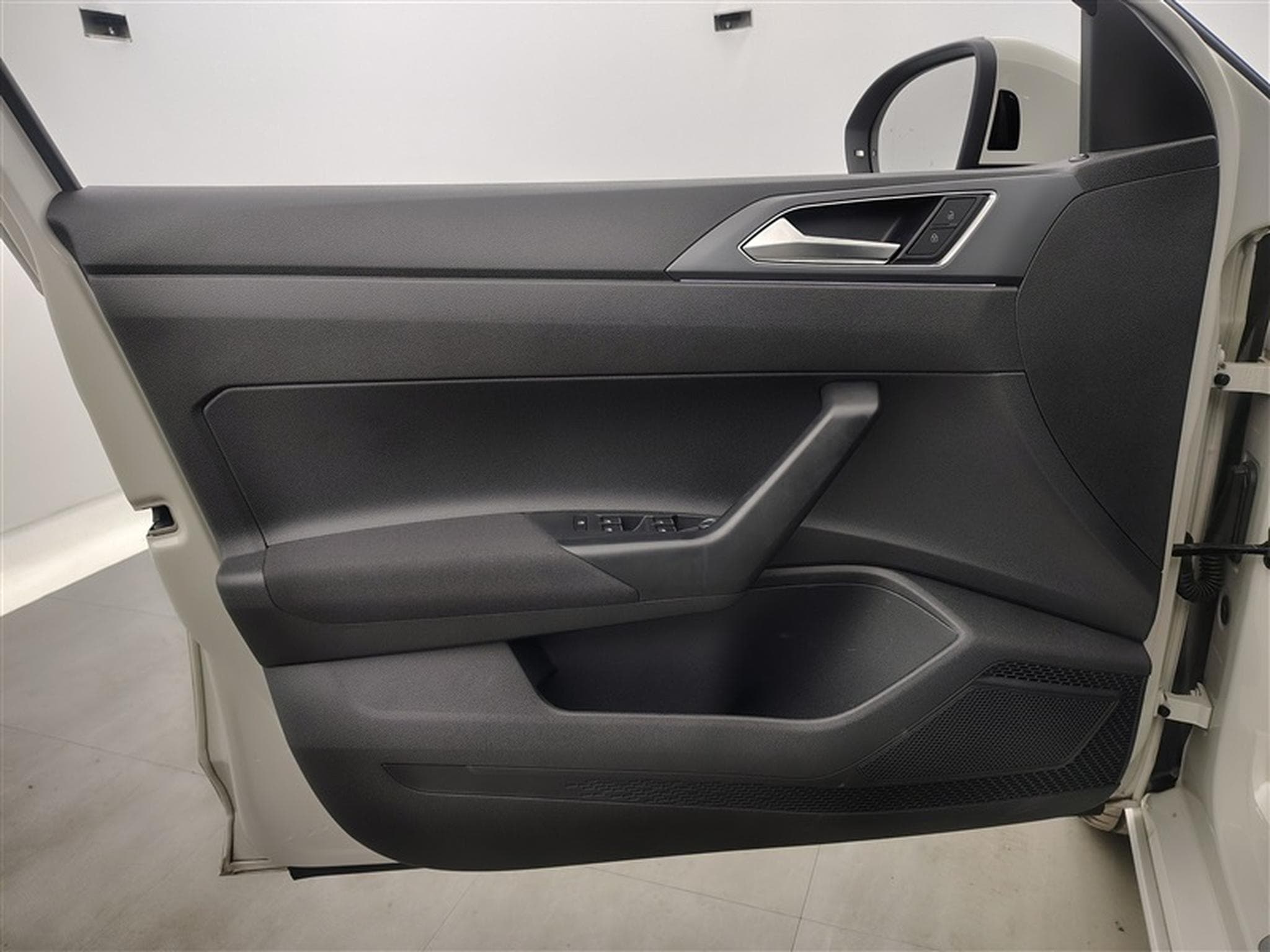 VW Taigo 1.0 TSI 110cv DSG R-Line CARPLAY / MATRIX LED / TO PANO (2024) - Photo 17