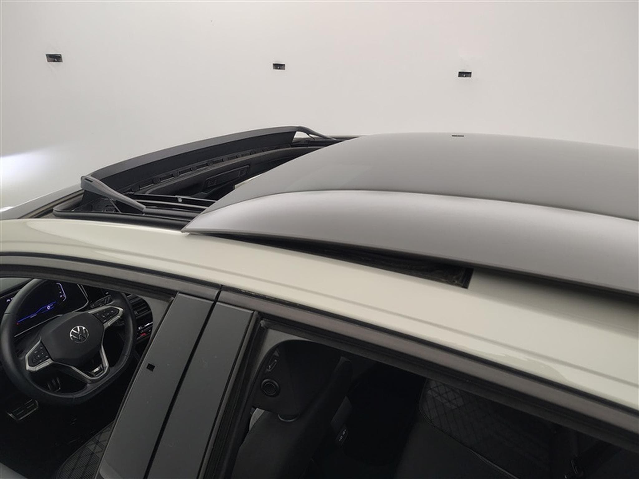 VW Taigo 1.0 TSI 110cv DSG R-Line CARPLAY / MATRIX LED / TO PANO (2024) - Photo 19