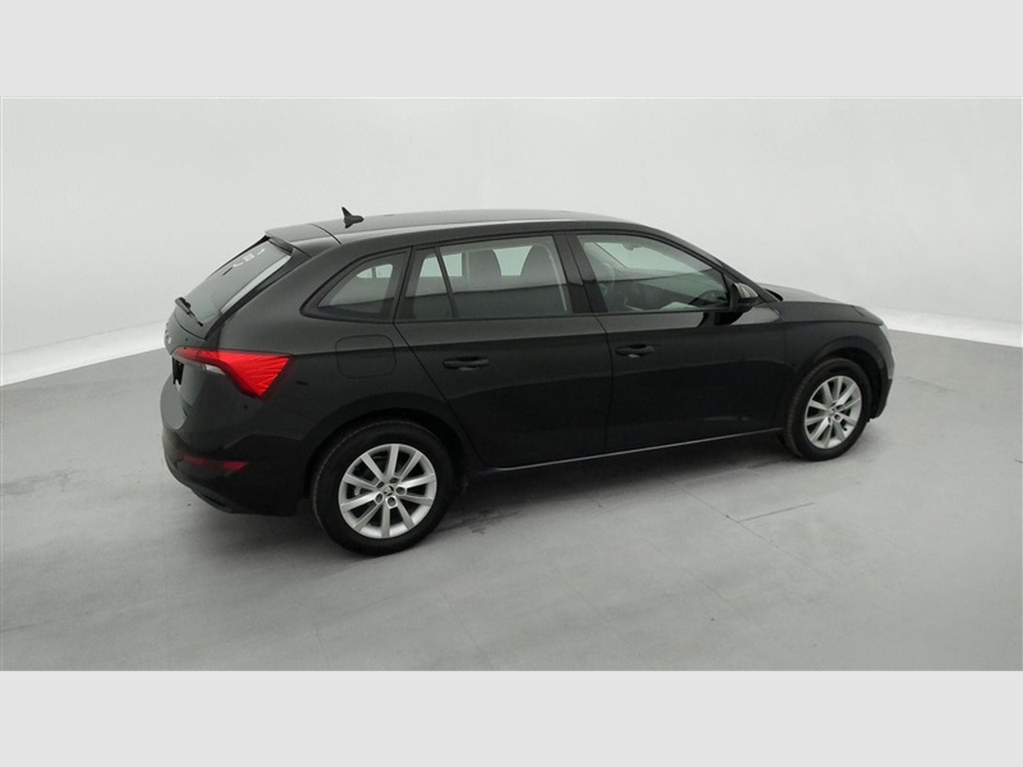 Skoda Scala 1.6 TDi 115cv DSG Ambition NAVI / KEYLESS / PDC AV+AR / JA16 (2020) - Photo 23