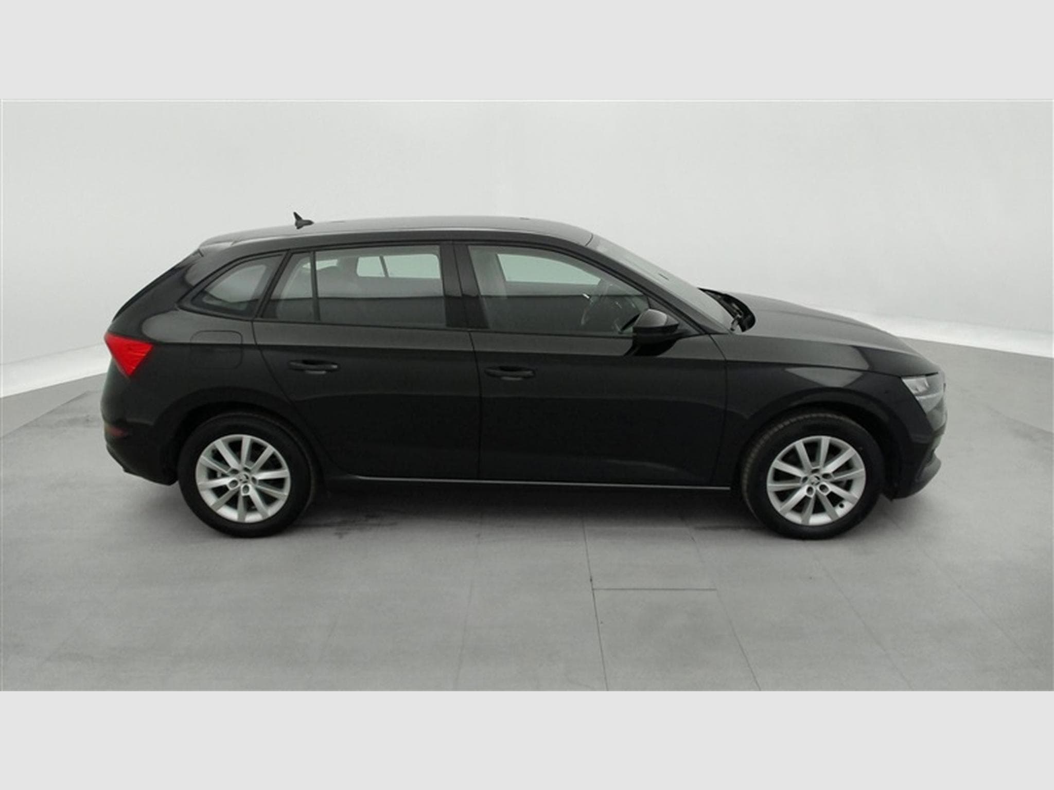 Skoda Scala 1.6 TDi 115cv DSG Ambition NAVI / KEYLESS / PDC AV+AR / JA16 (2020) - Photo 22