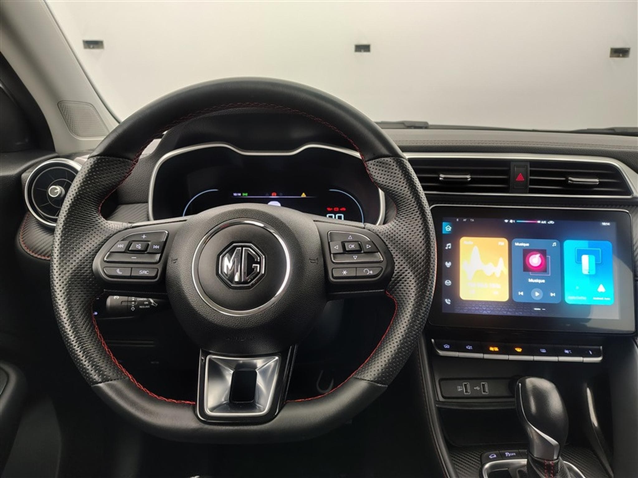 MG ZS 1.0 T-GDi 110cv AUTO Luxury NAVI / FULL LED / CUIR / CAMERA (2024) - Photo 9