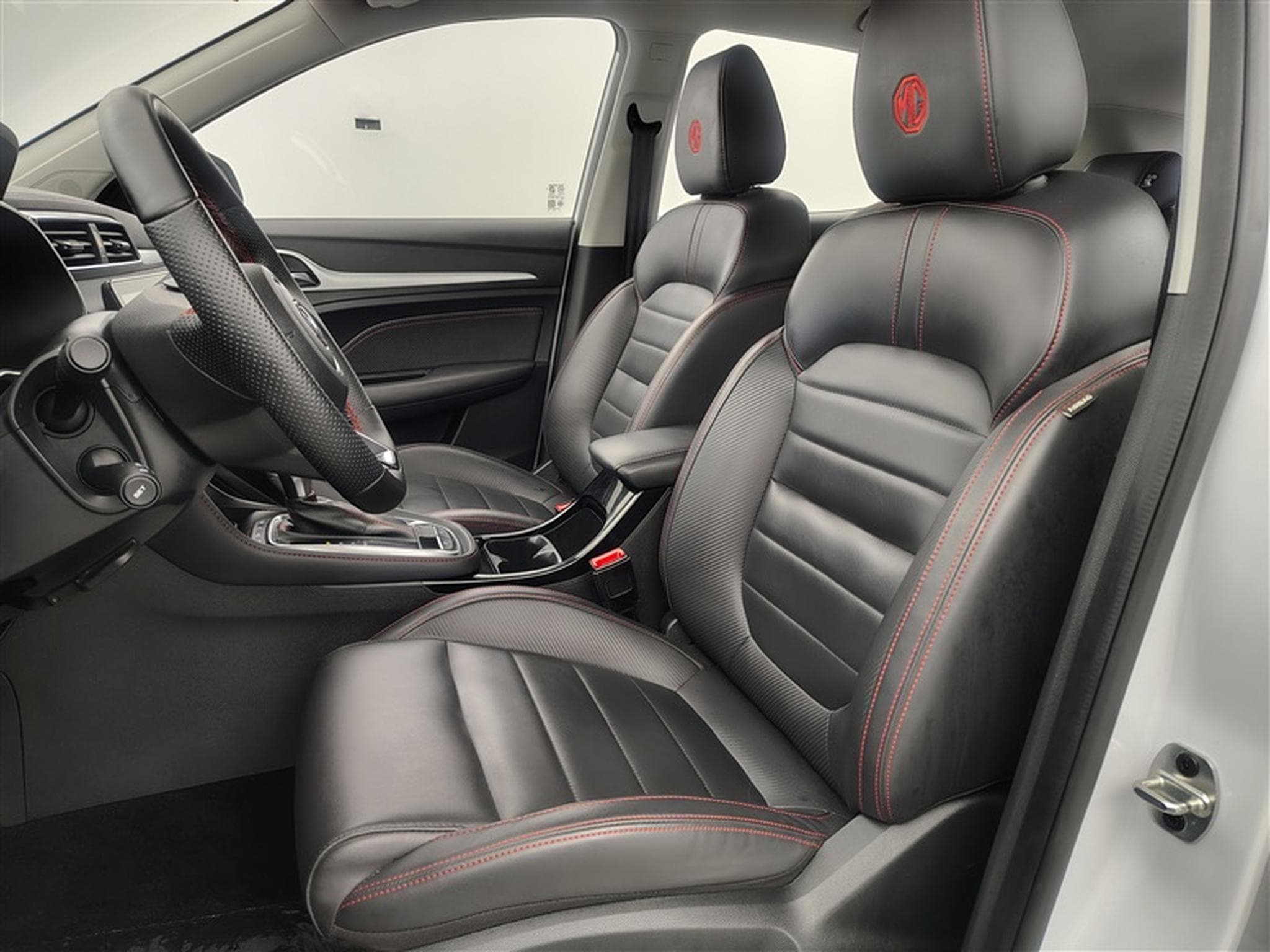 MG ZS 1.0 T-GDi 110cv AUTO Luxury NAVI / FULL LED / CUIR / CAMERA (2024) - Photo 7