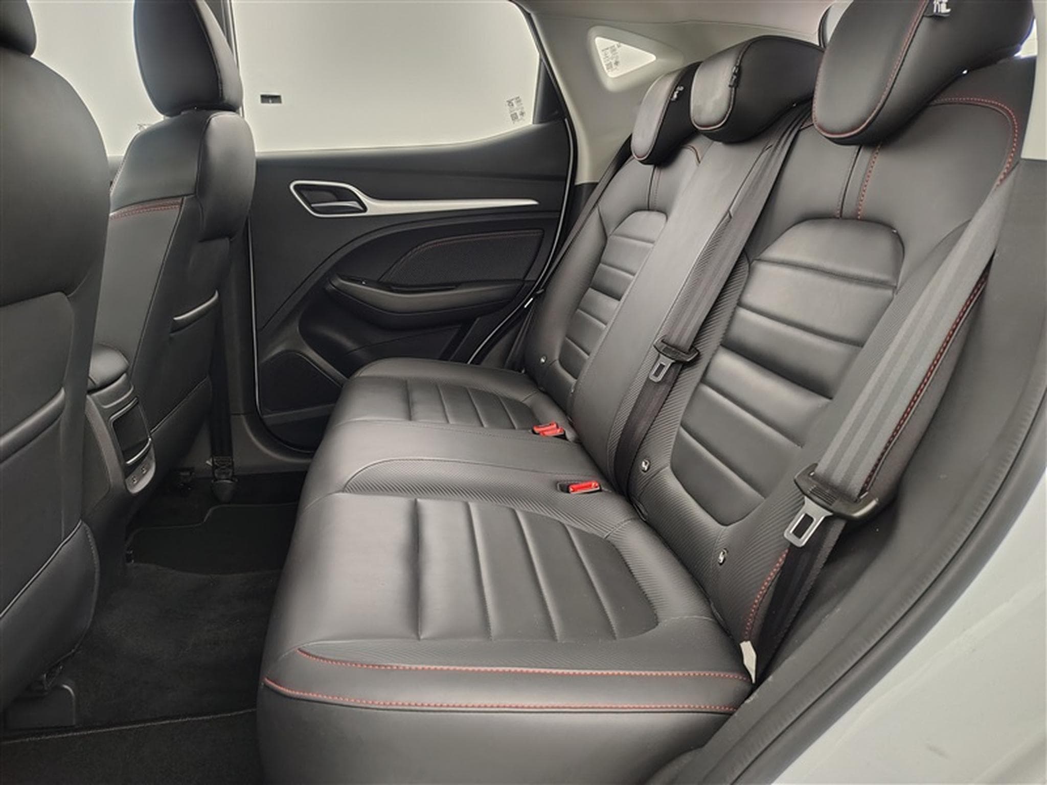 MG ZS 1.0 T-GDi 110cv AUTO Luxury NAVI / FULL LED / CUIR / CAMERA (2024) - Photo 13