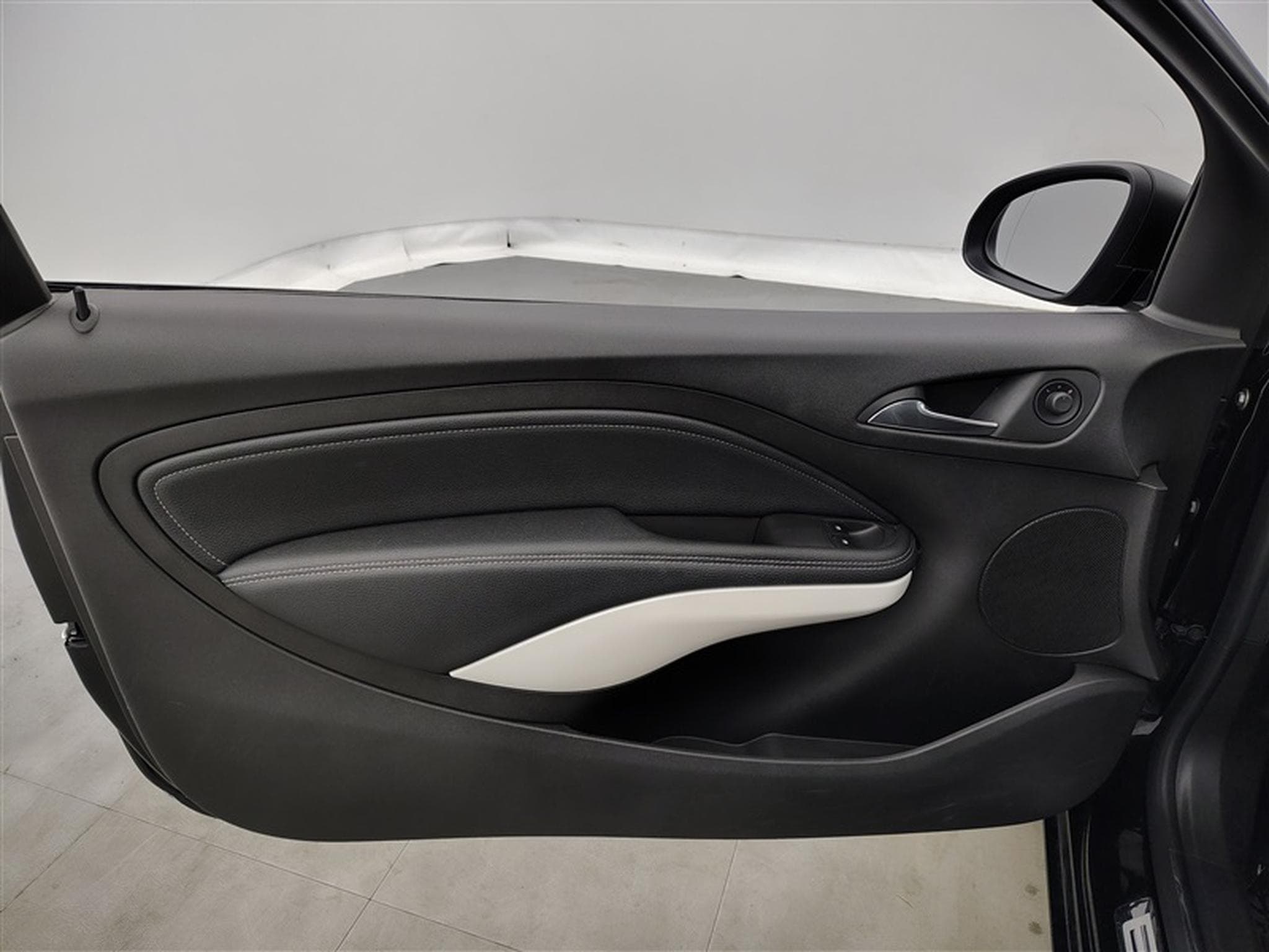 Opel Adam 1.2i Senses (EU6.2) (2019) - Photo 16