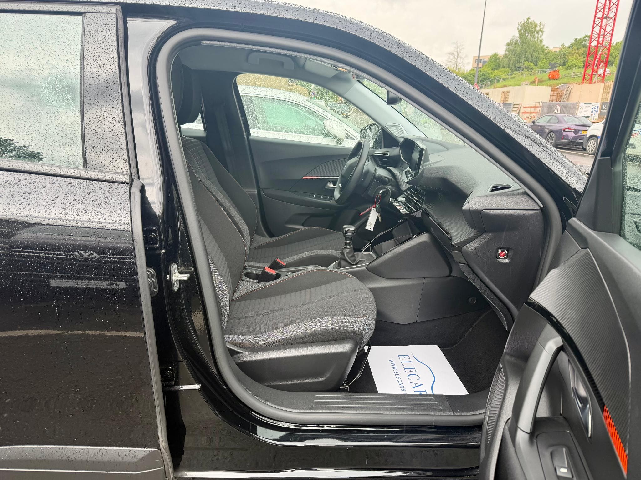 Peugeot 2008 1.2 PureTech 100 Active (2022) - Photo 9