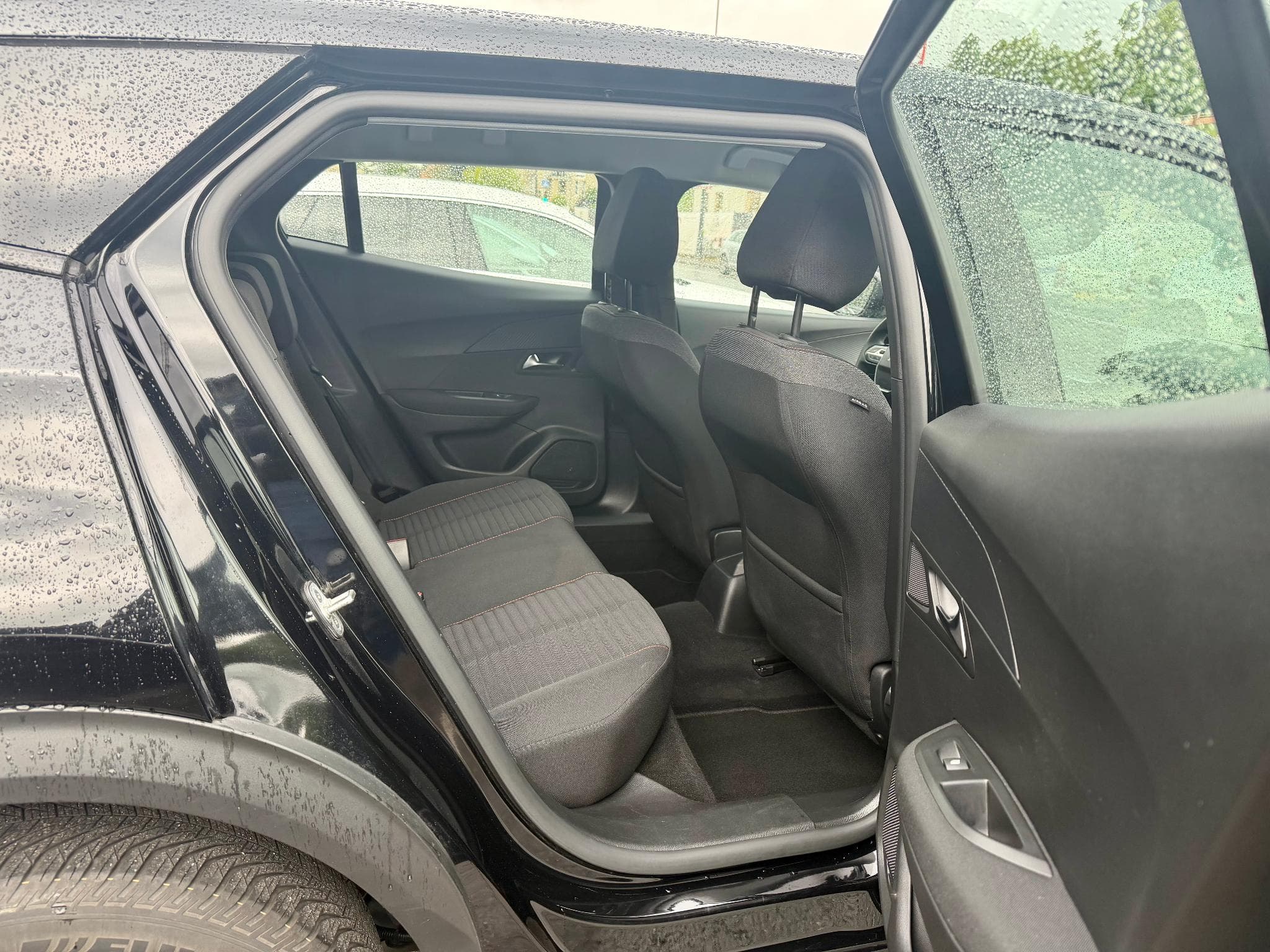 Peugeot 2008 1.2 PureTech 100 Active (2022) - Photo 10