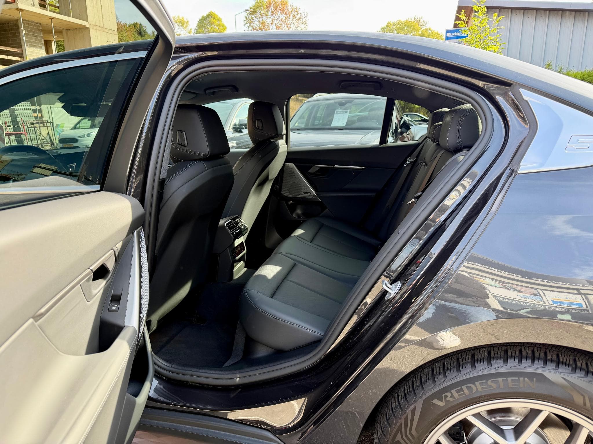 BMW 520 iA Limousine Head-Up/360°/H&K (2025) - Foto 11