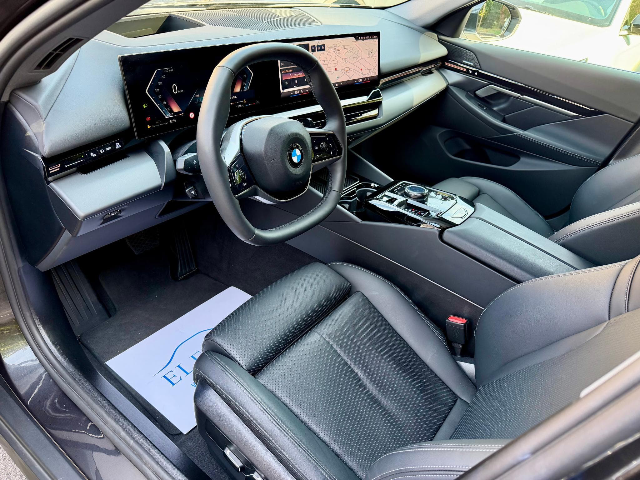 BMW 520 iA Limousine Head-Up/360°/H&K (2025) - Foto 7