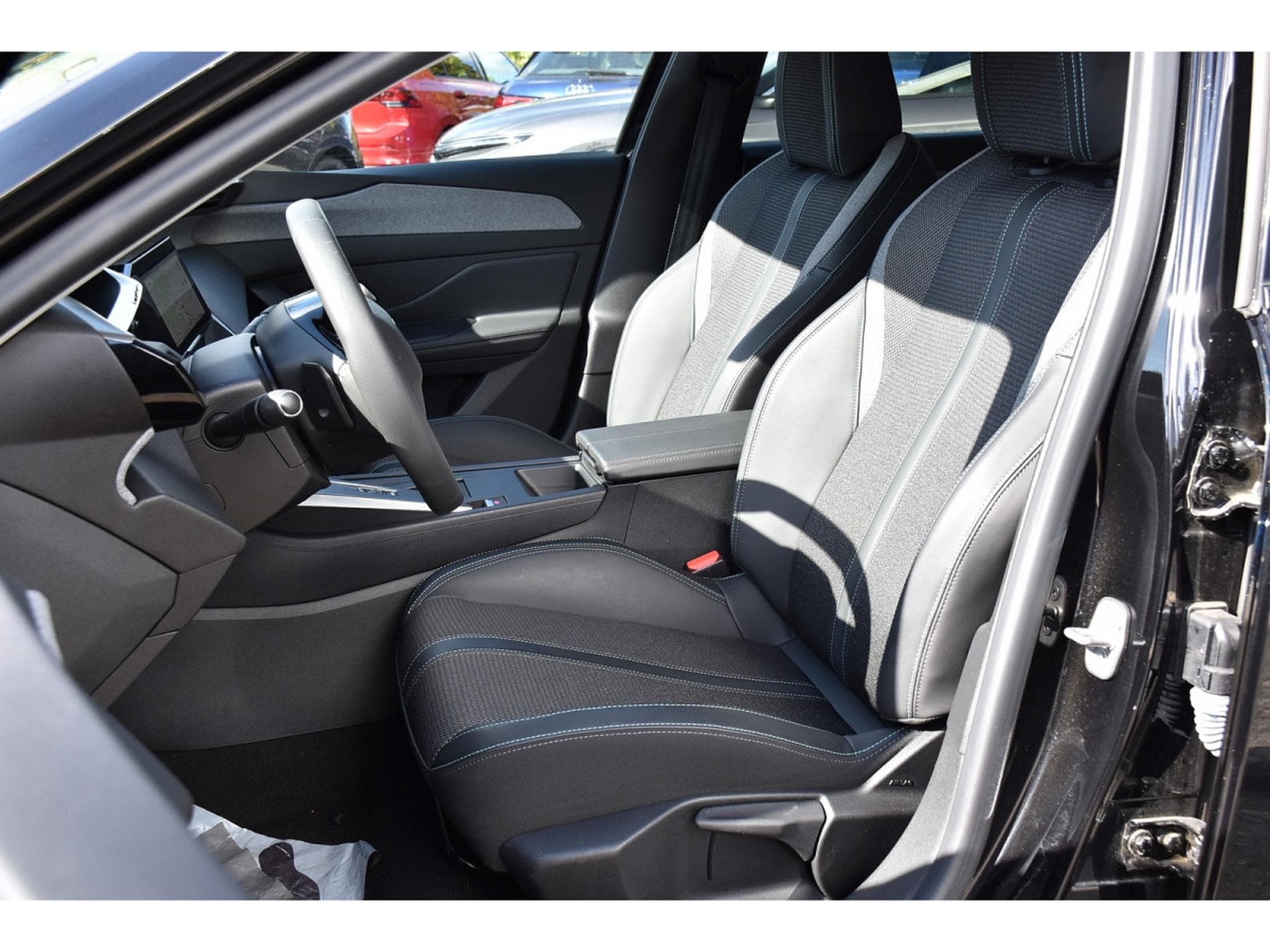 Peugeot 308 1.2 Hybrid 145 e-DCS6 Allure ACC CAM360 LANE 1° MAIN (2025) - Photo 6