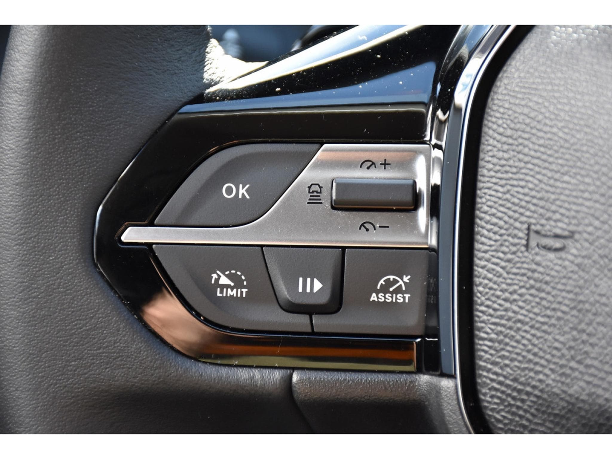 Peugeot 308 1.2 Hybrid 145 e-DCS6 Allure ACC CAM360 LANE 1° MAIN (2025) - Photo 23