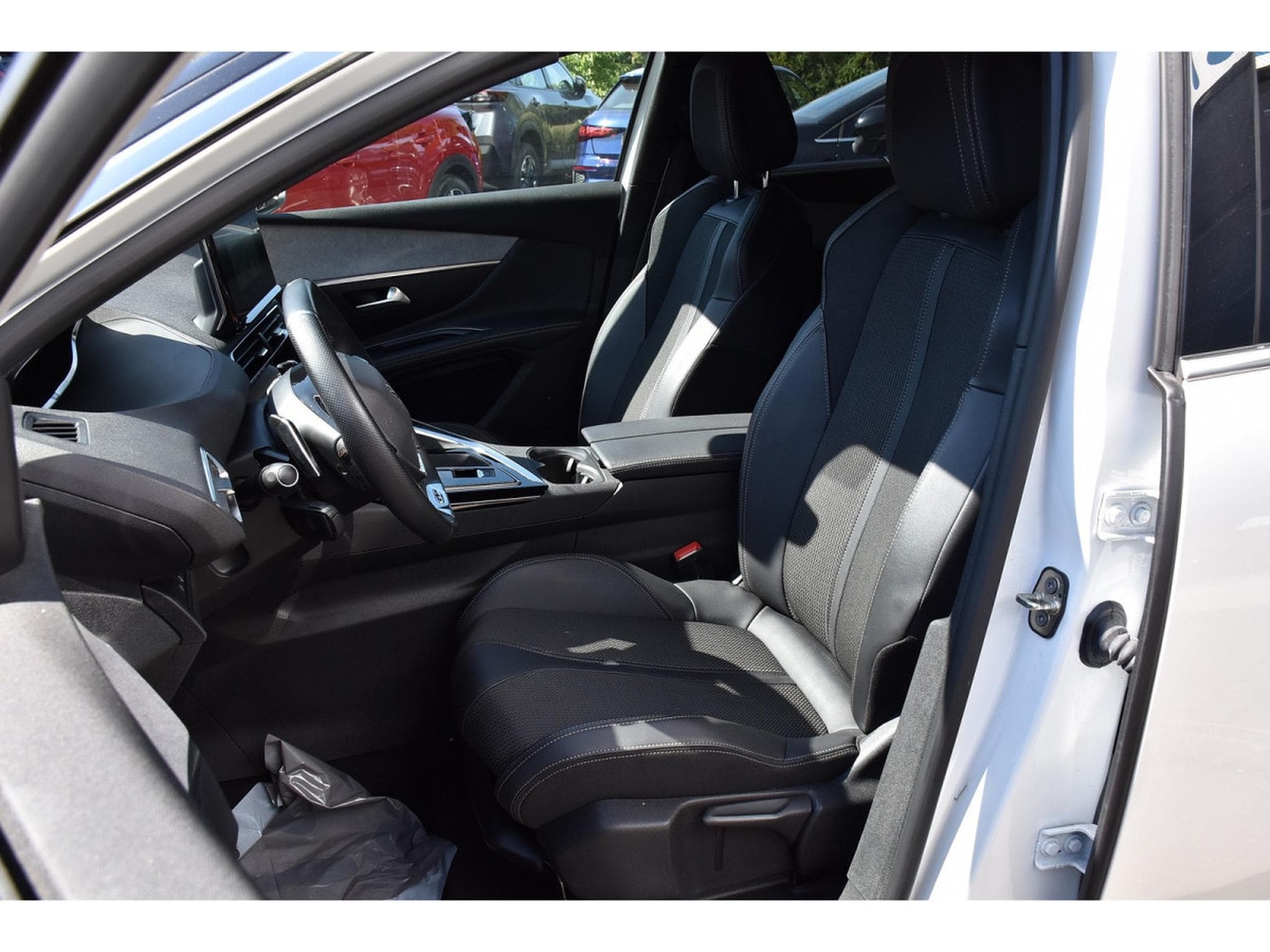 Peugeot 5008 1.2 130 GT EAT8 SG CHFF ACC LANE SIDE CAM 1° MAIN (2024) - Foto 6