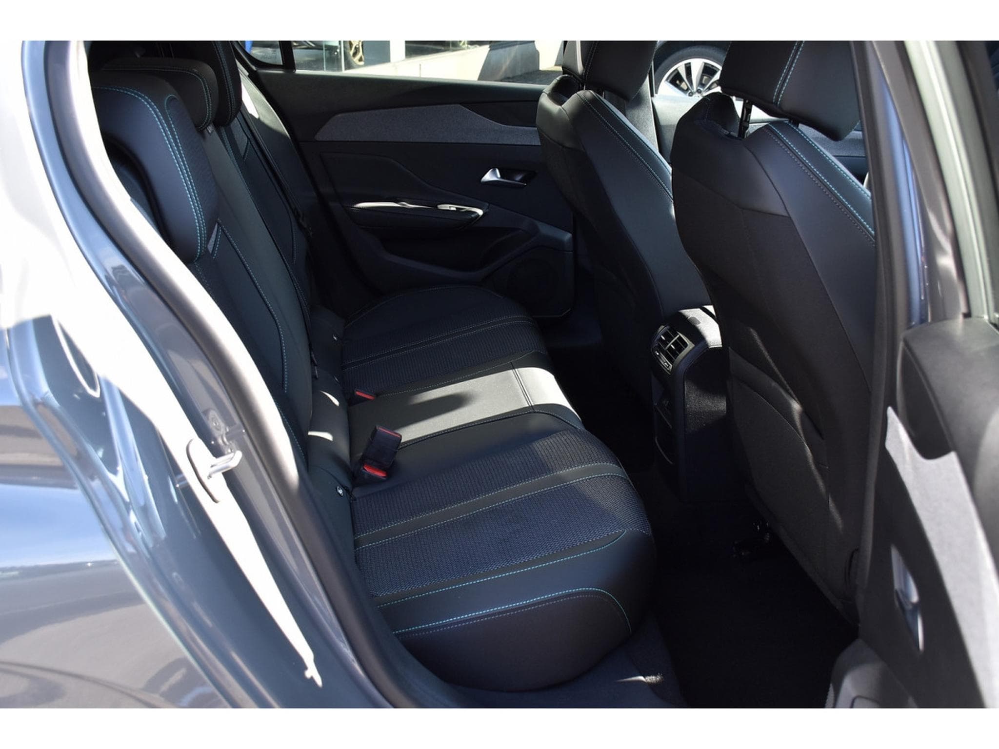 Peugeot 308 1.2 Hybrid 145 e-DCS6 Allure ACC CAM360 LANE 1° MAIN (2025) - Photo 8