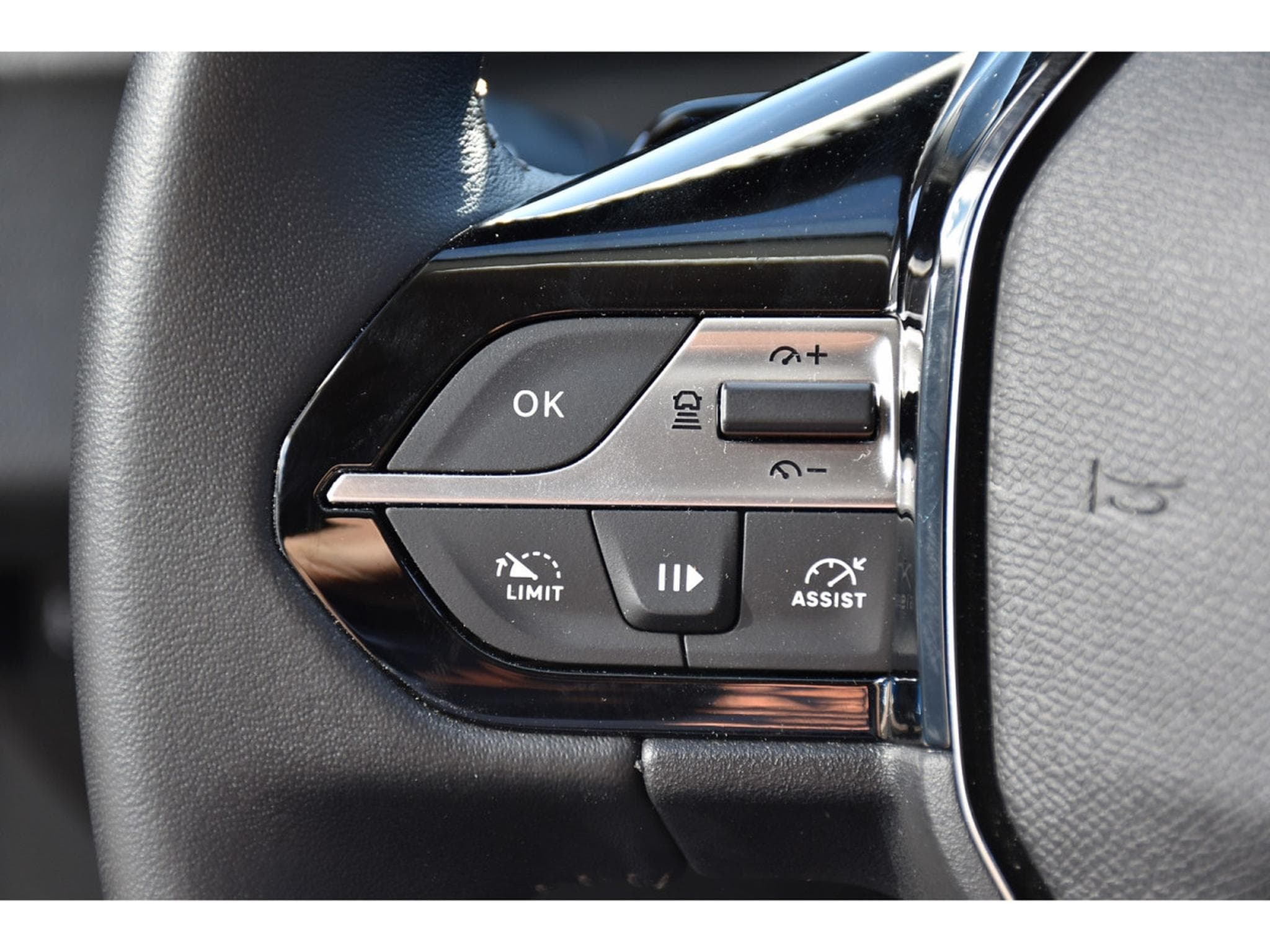 Peugeot 308 1.2 Hybrid 145 e-DCS6 Allure ACC CAM360 LANE 1° MAIN (2025) - Photo 21