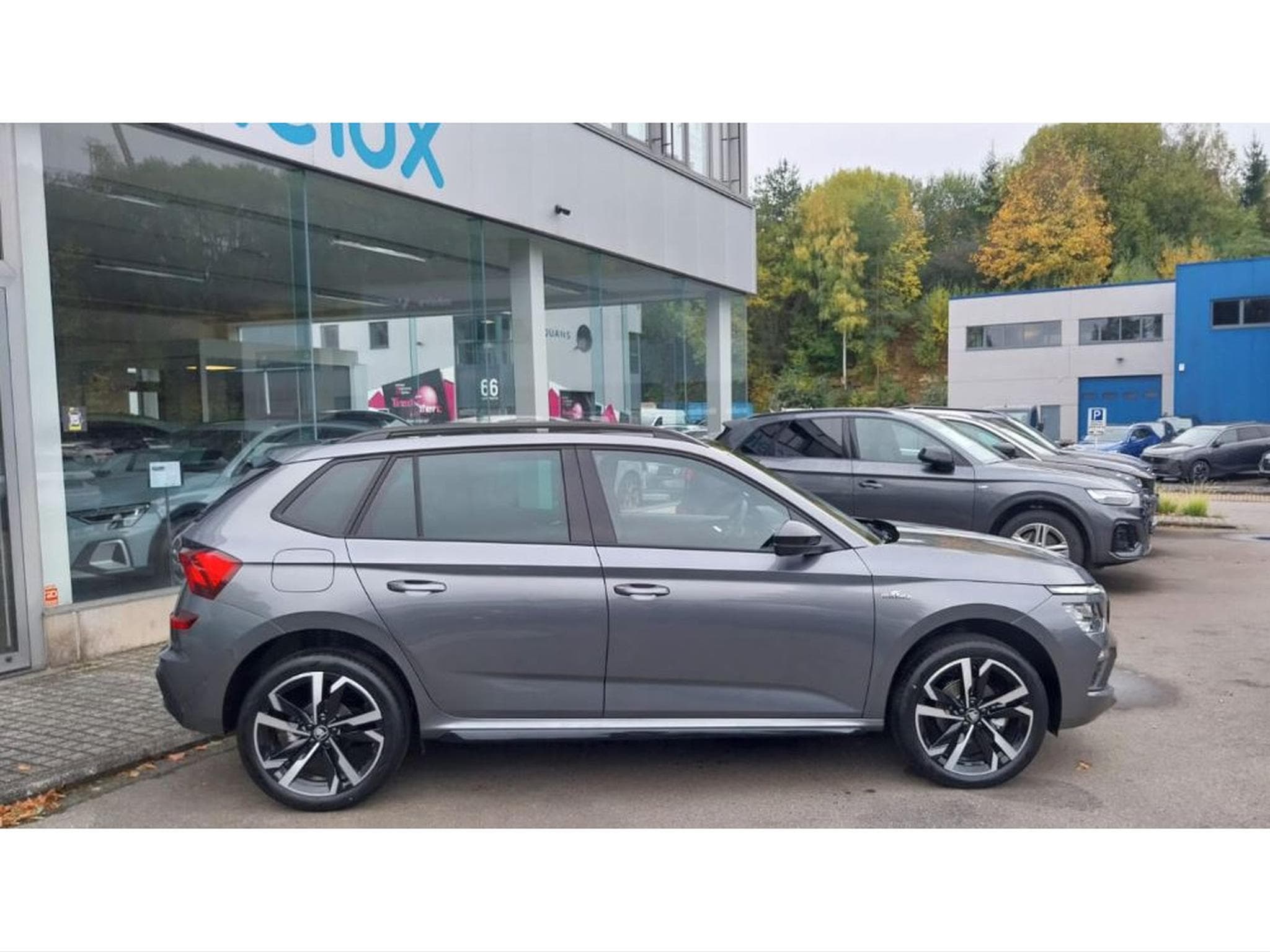 Skoda Kamiq 1.5 TSI Monte Carlo DSG PANO KESSY ATT REMORQUE NEUF (2026) - Photo 2