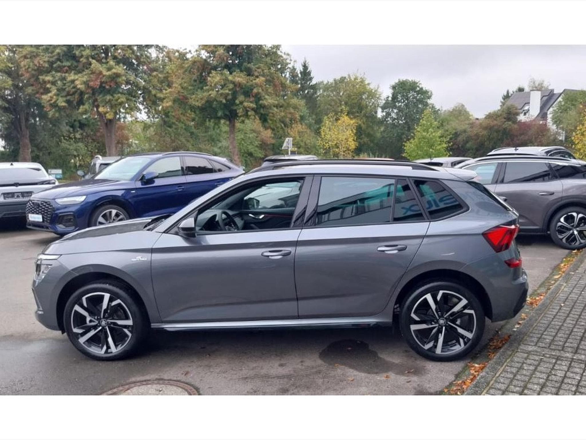 Skoda Kamiq 1.5 TSI Monte Carlo DSG PANO KESSY ATT REMORQUE NEUF (2026) - Photo 4