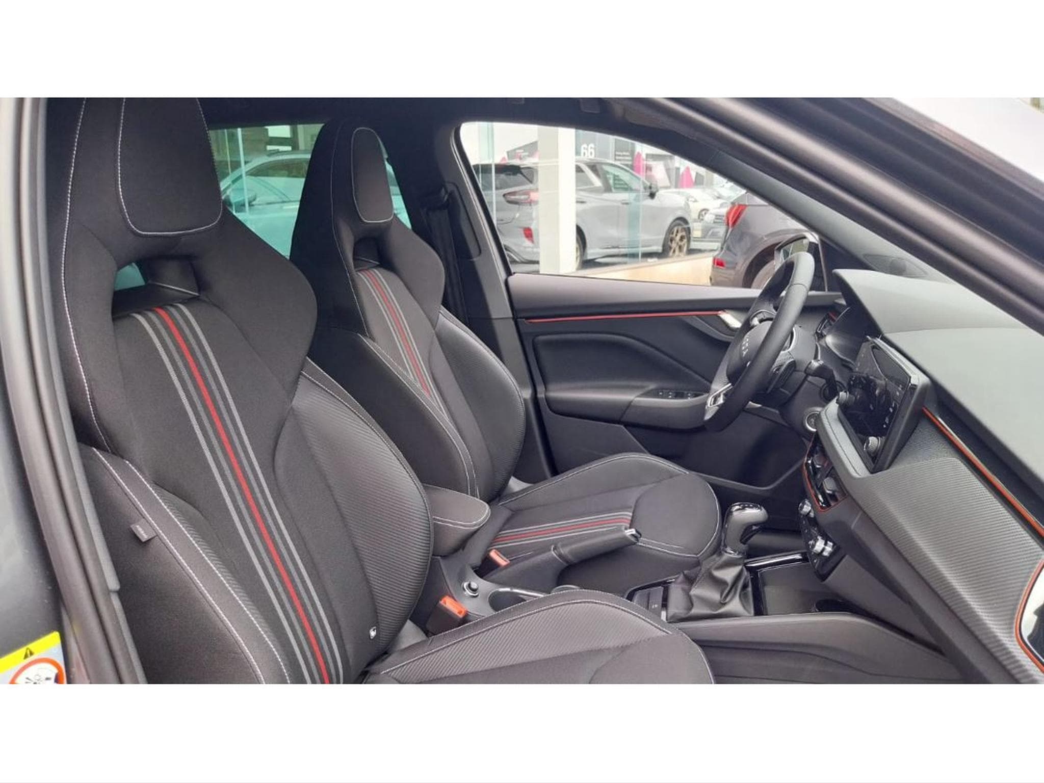 Skoda Kamiq 1.5 TSI Monte Carlo DSG PANO KESSY ATT REMORQUE NEUF (2026) - Photo 9