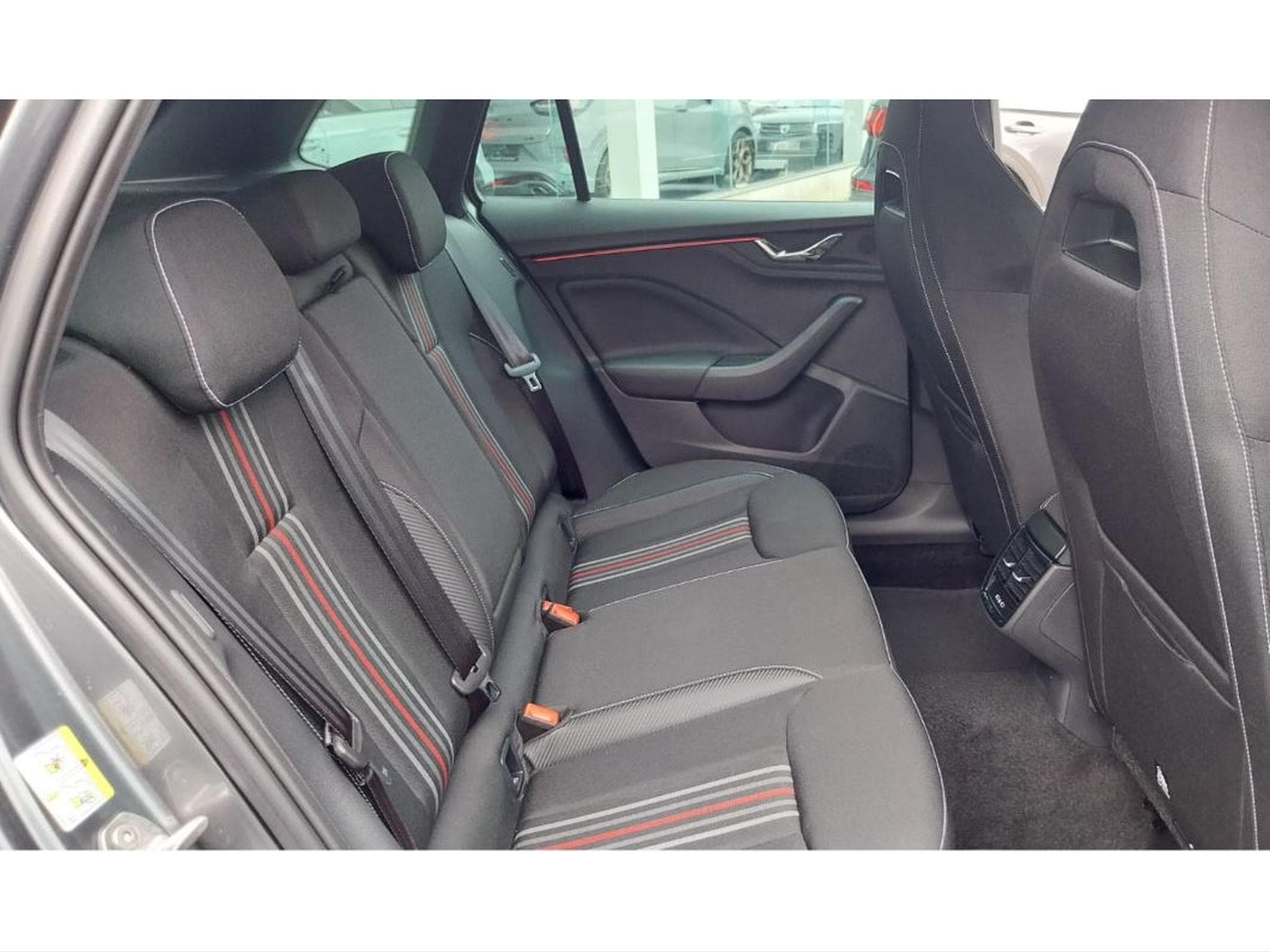 Skoda Kamiq 1.5 TSI Monte Carlo DSG PANO KESSY ATT REMORQUE NEUF (2026) - Photo 10