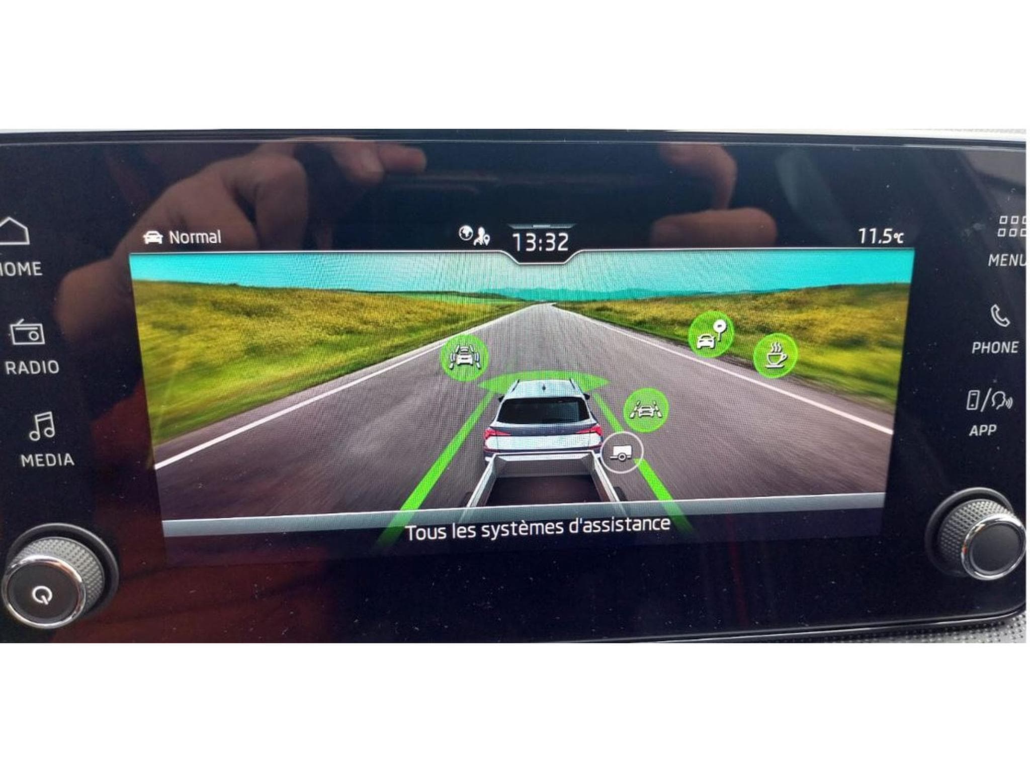 Skoda Kamiq 1.5 TSI Monte Carlo DSG PANO KESSY ATT REMORQUE NEUF (2026) - Photo 13
