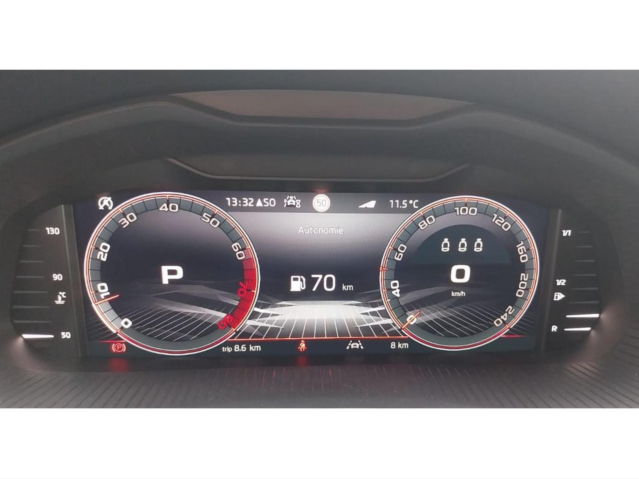 Skoda Kamiq 1.5 TSI Monte Carlo DSG PANO KESSY ATT REMORQUE NEUF (2026) - Photo 14