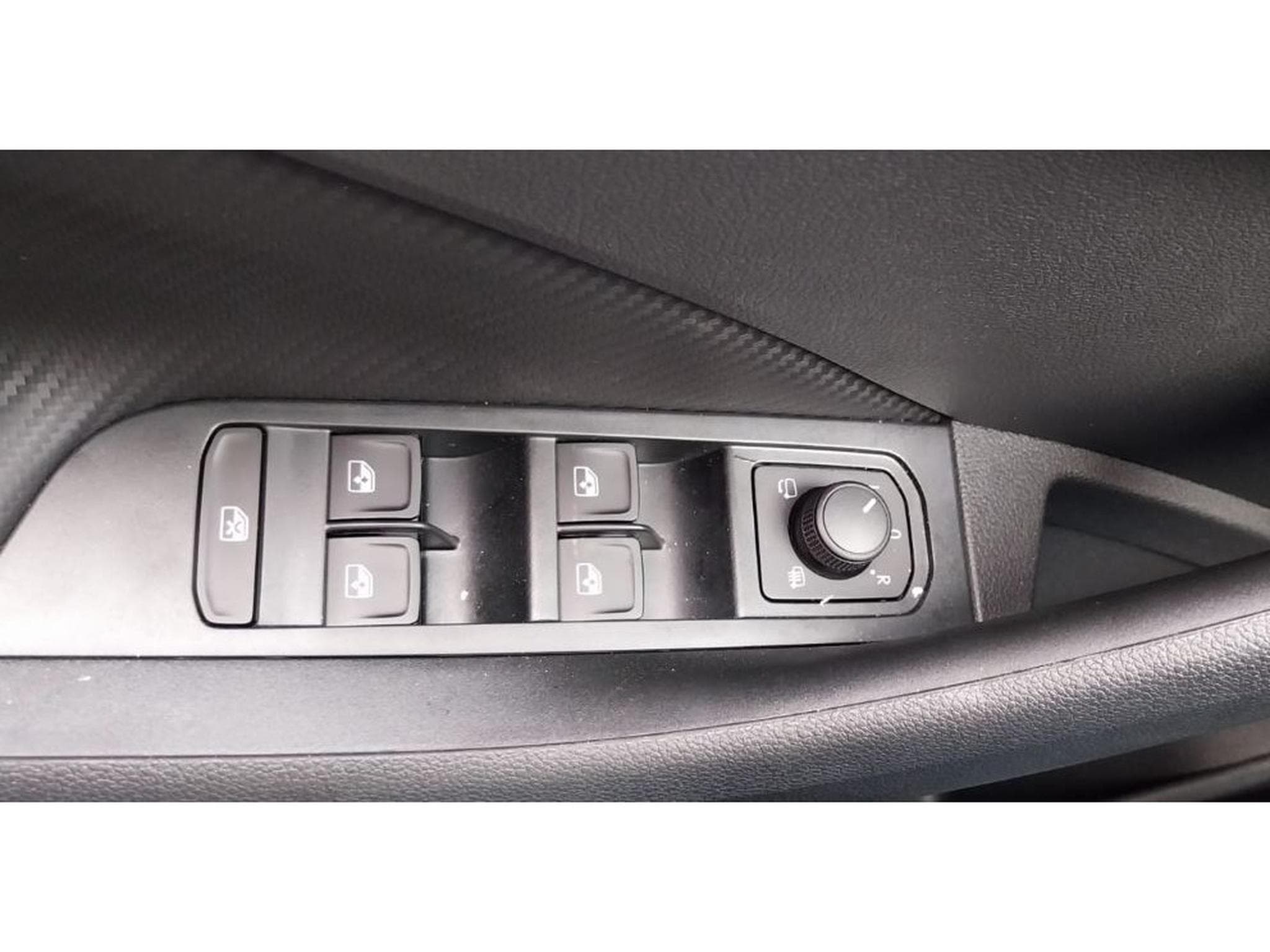 Skoda Kamiq 1.5 TSI Monte Carlo DSG PANO KESSY ATT REMORQUE NEUF (2026) - Photo 19