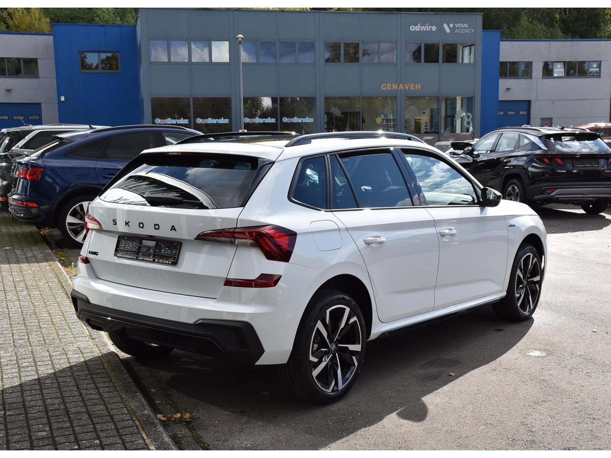 Skoda Kamiq 1.5 TSI Monte Carlo DSG PANO KESSY ATT REMORQUE NEUF (2026) - Photo 4
