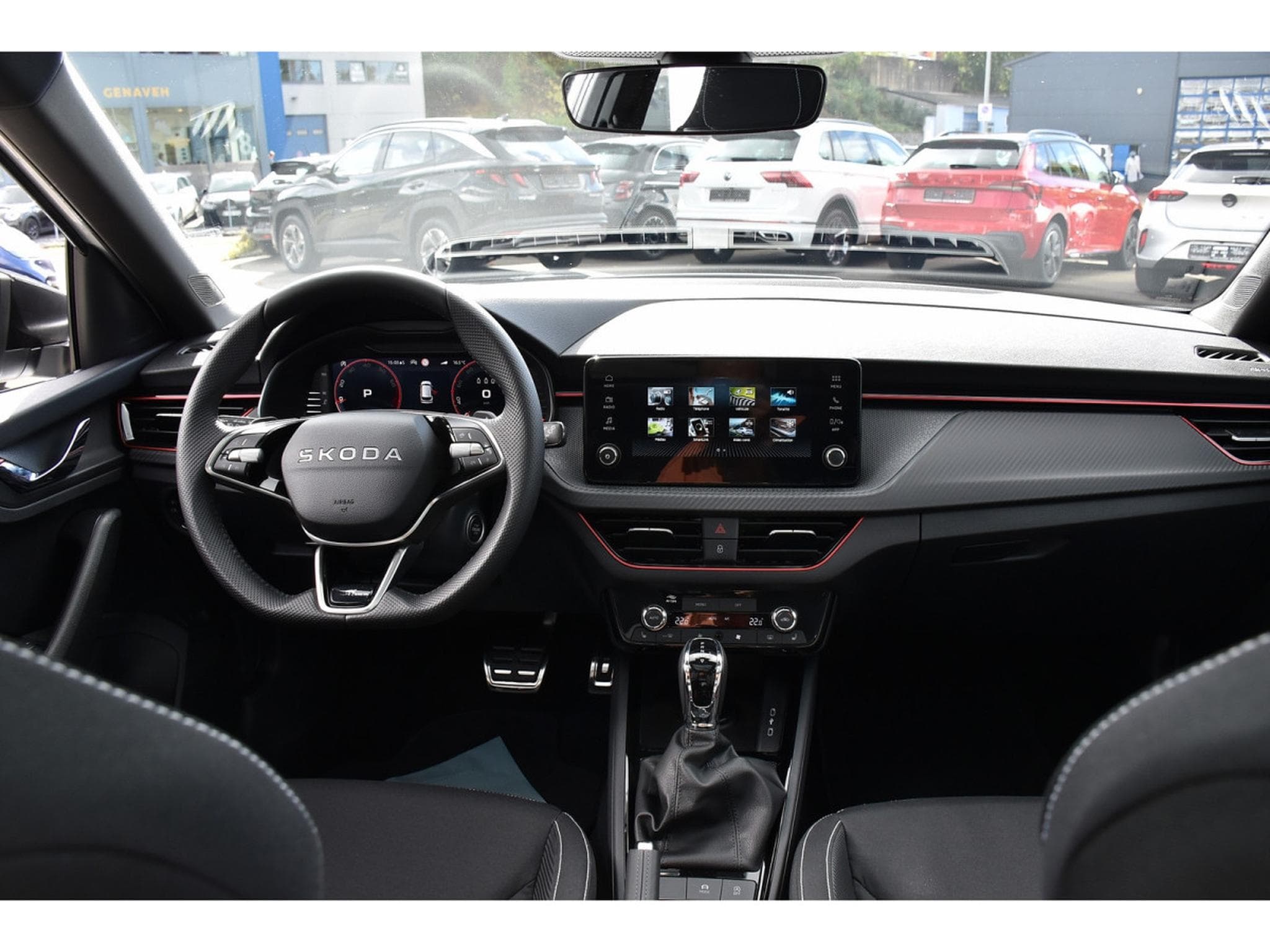 Skoda Kamiq 1.5 TSI Monte Carlo DSG PANO KESSY ATT REMORQUE NEUF (2026) - Photo 9