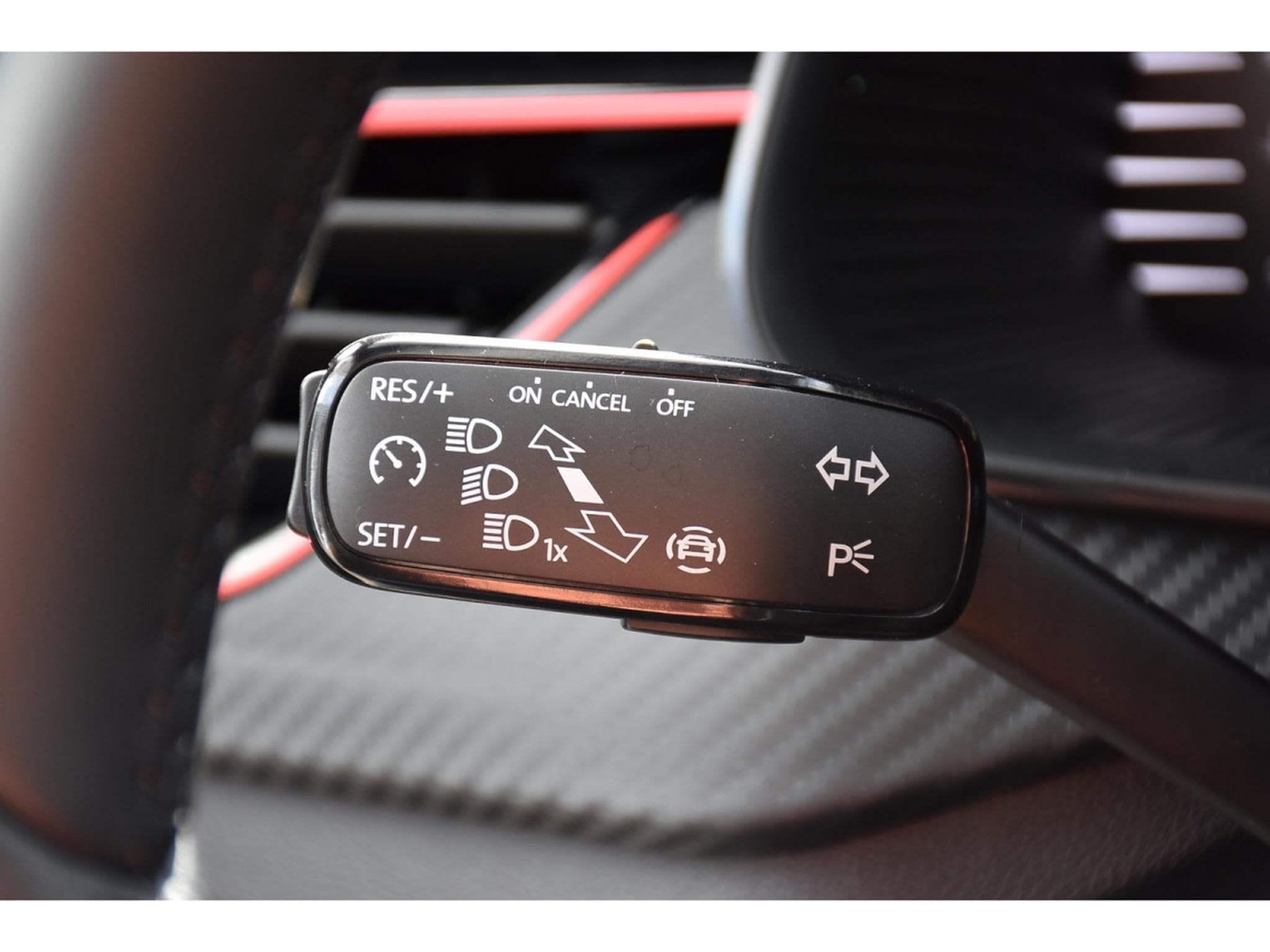 Skoda Kamiq 1.5 TSI Monte Carlo DSG PANO KESSY ATT REMORQUE NEUF (2026) - Photo 18