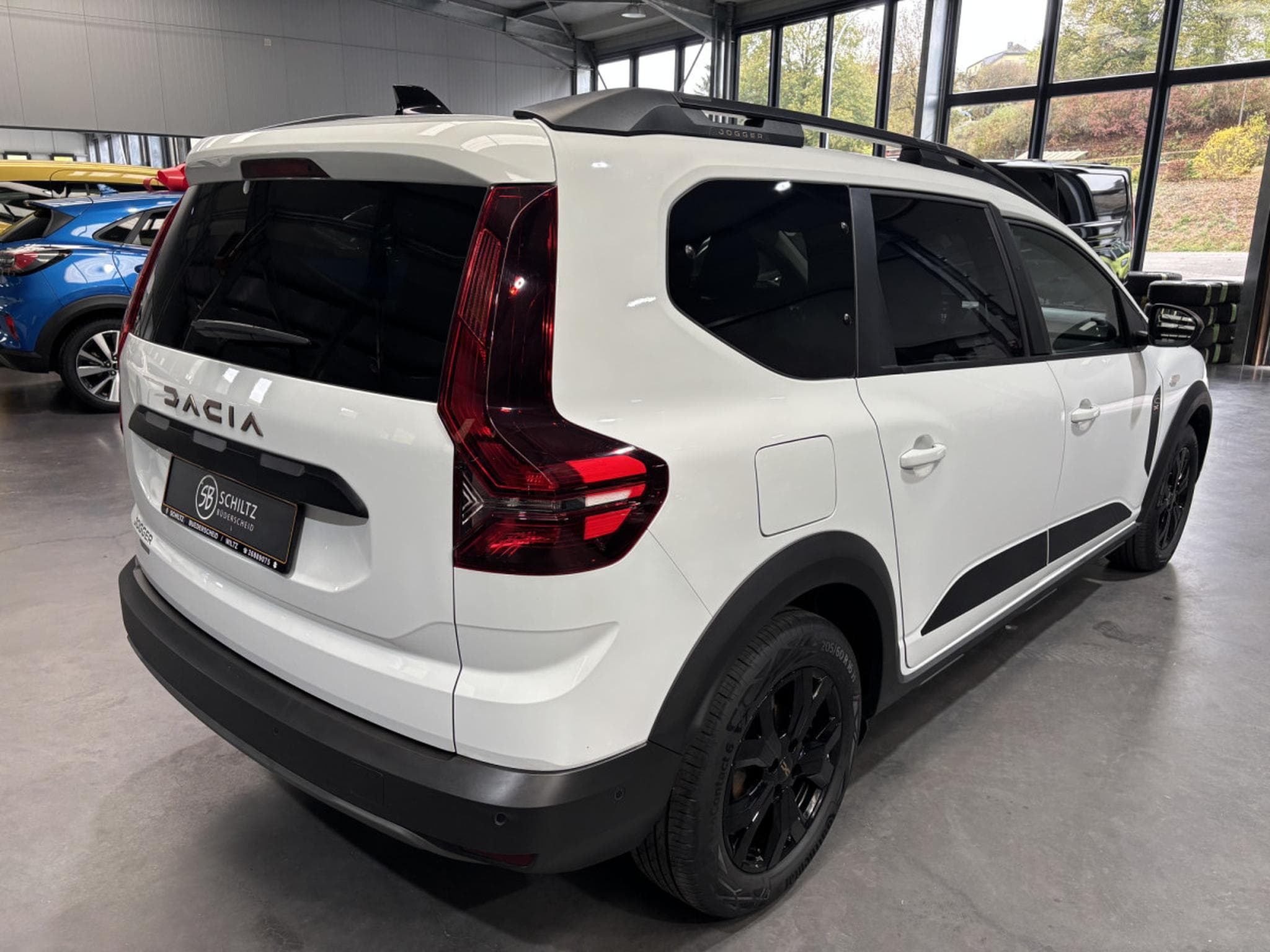 Dacia Jogger 1.6 FullHybrid 140  AT (2025) - Photo 3