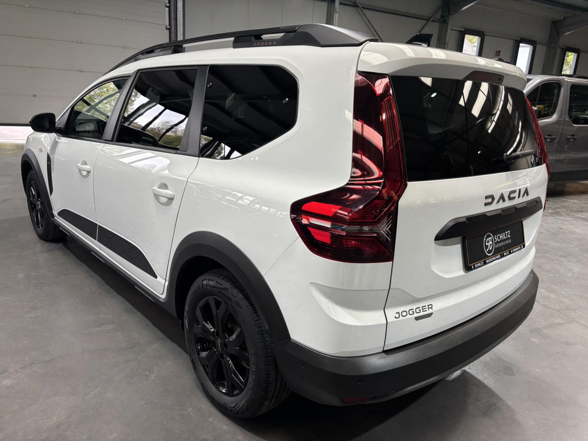 Dacia Jogger 1.6 FullHybrid 140  AT (2025) - Photo 5