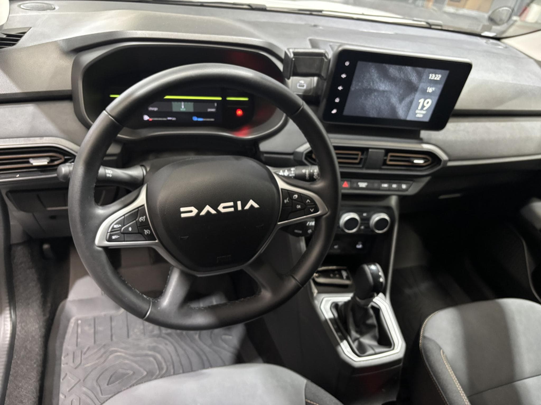 Dacia Jogger 1.6 FullHybrid 140  AT (2025) - Photo 10