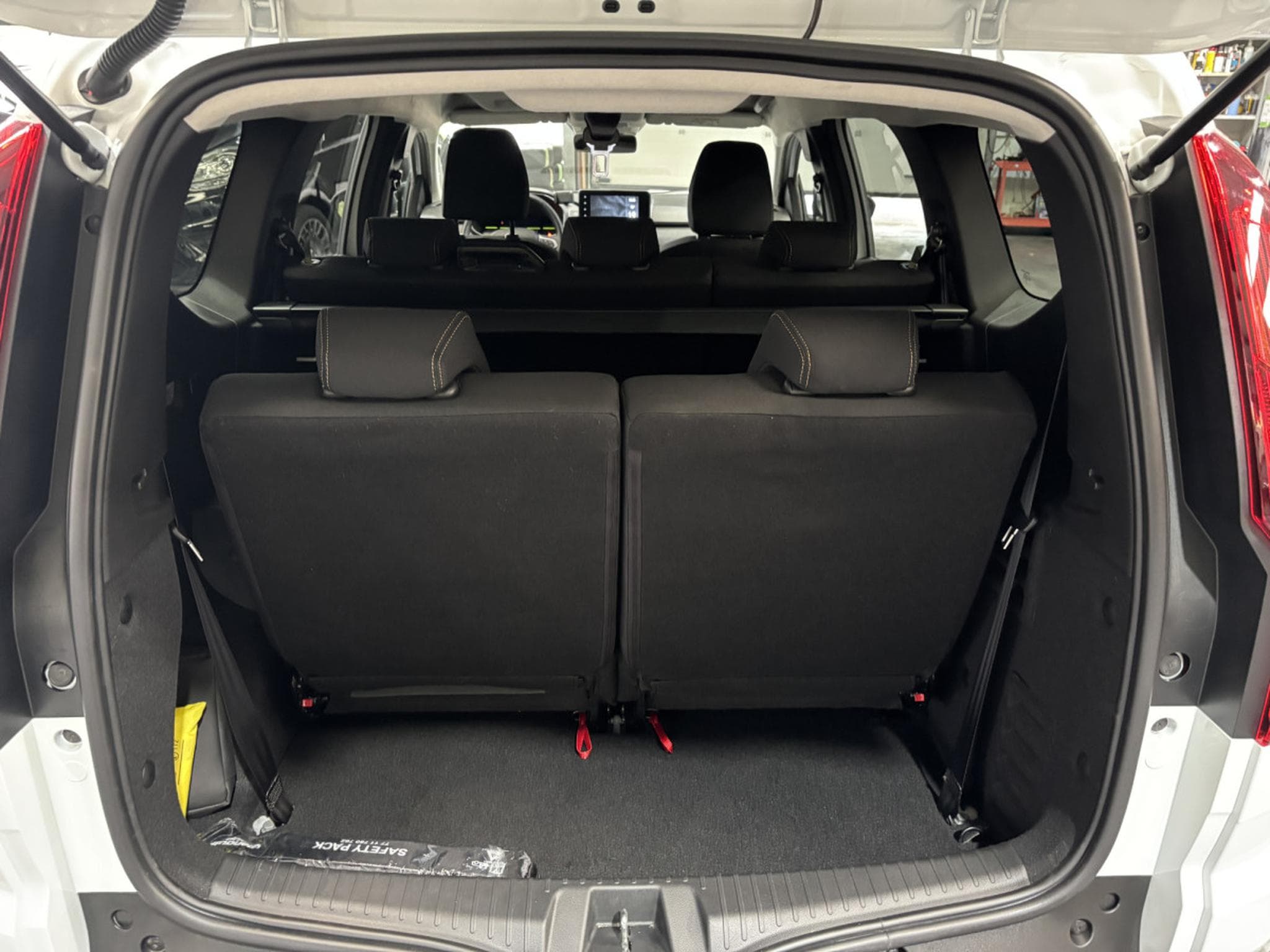Dacia Jogger 1.6 FullHybrid 140  AT (2025) - Photo 13