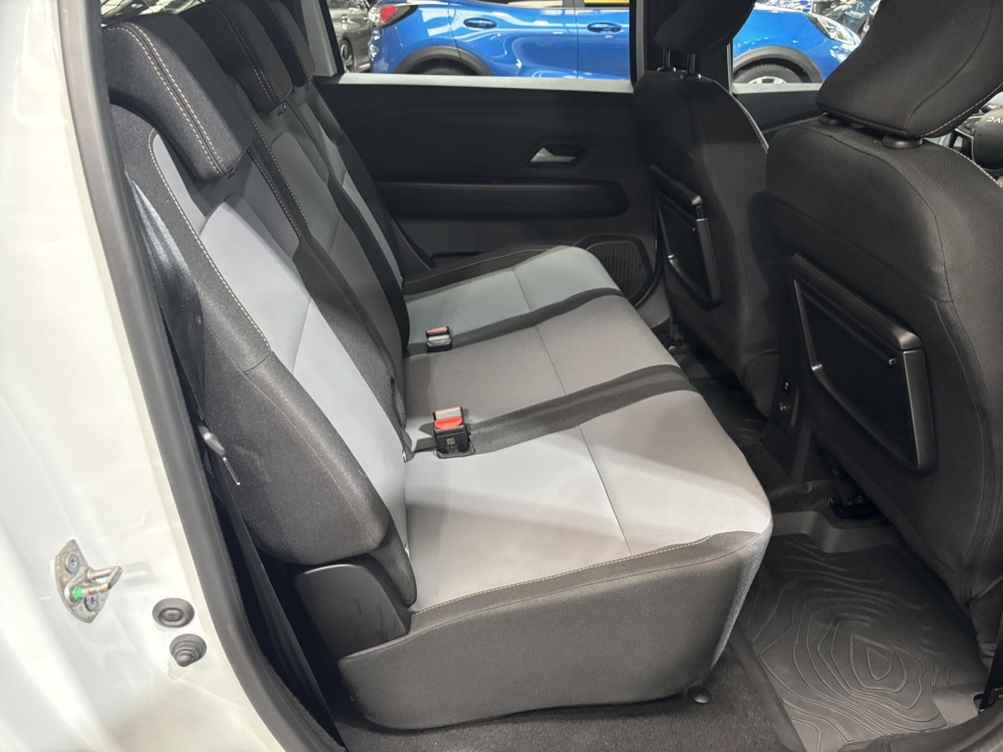 Dacia Jogger 1.6 FullHybrid 140  AT (2025) - Photo 12