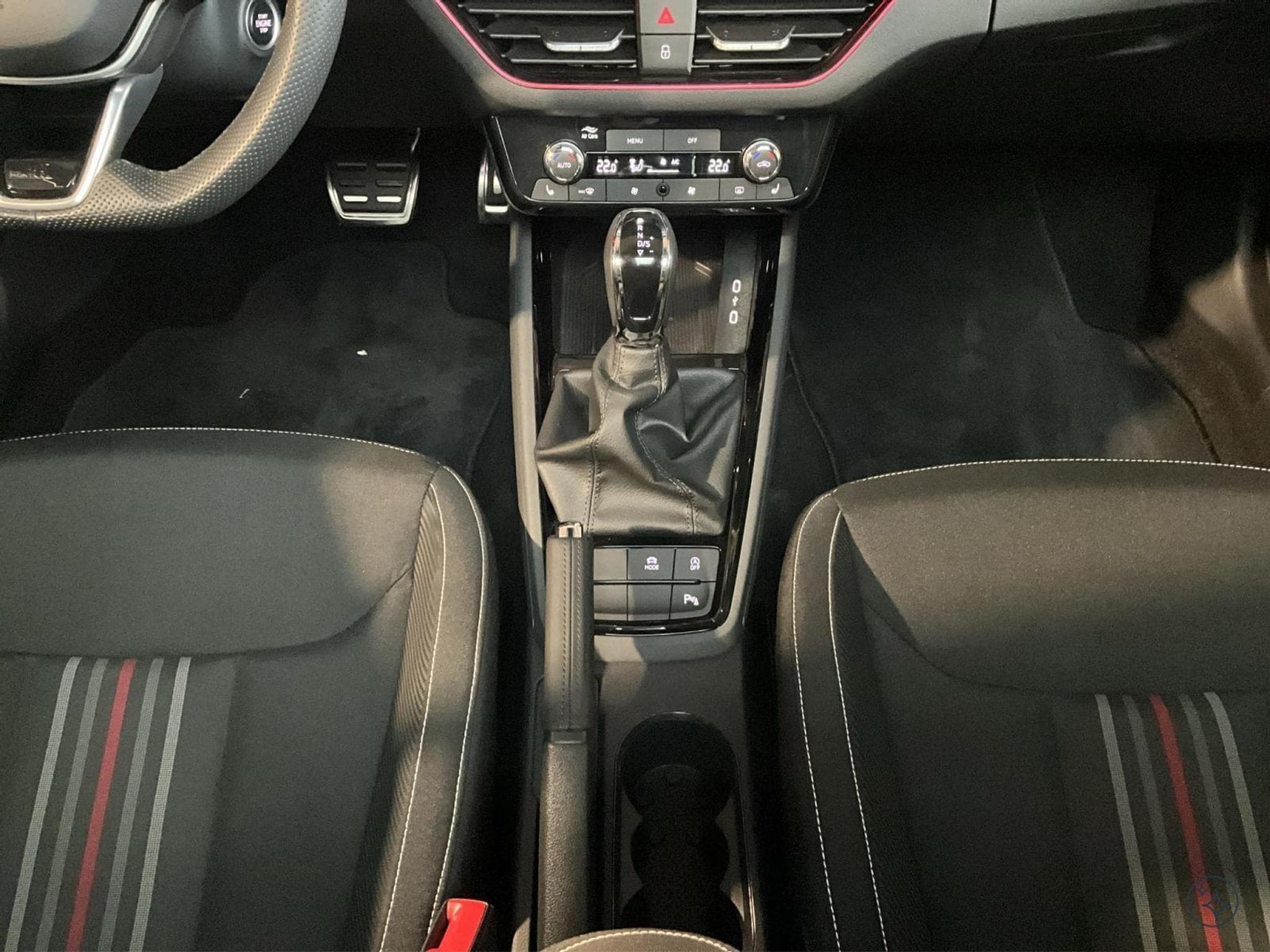 Skoda Kamiq Monte-Carlo+DSG+Park&Go+P.Drive+AHK+LED (2025) - Photo 12